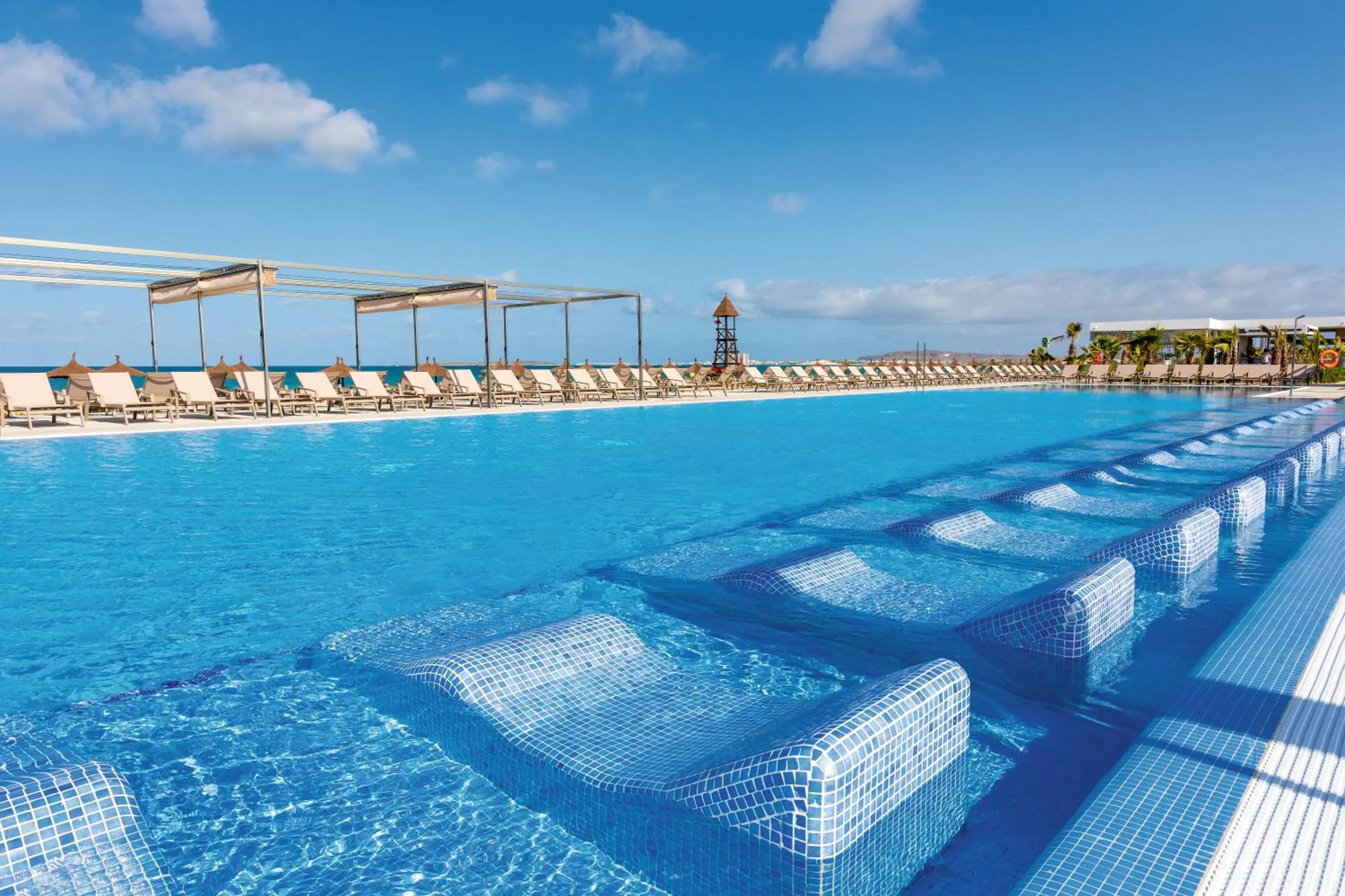 Swimming pool in Hotel Riu Palace Boavista - All Inclusive