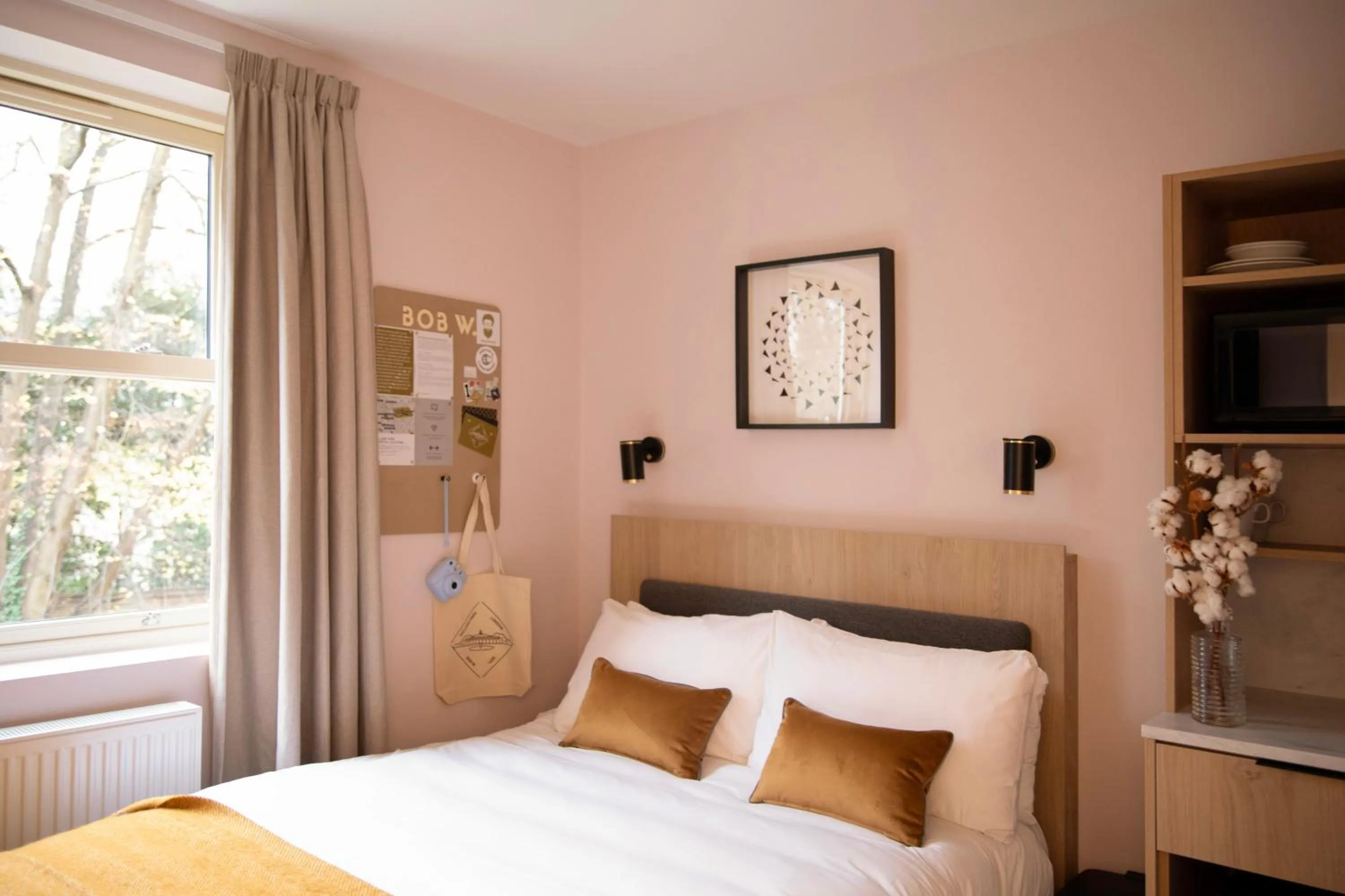 Bed in Bob W London Holland Park