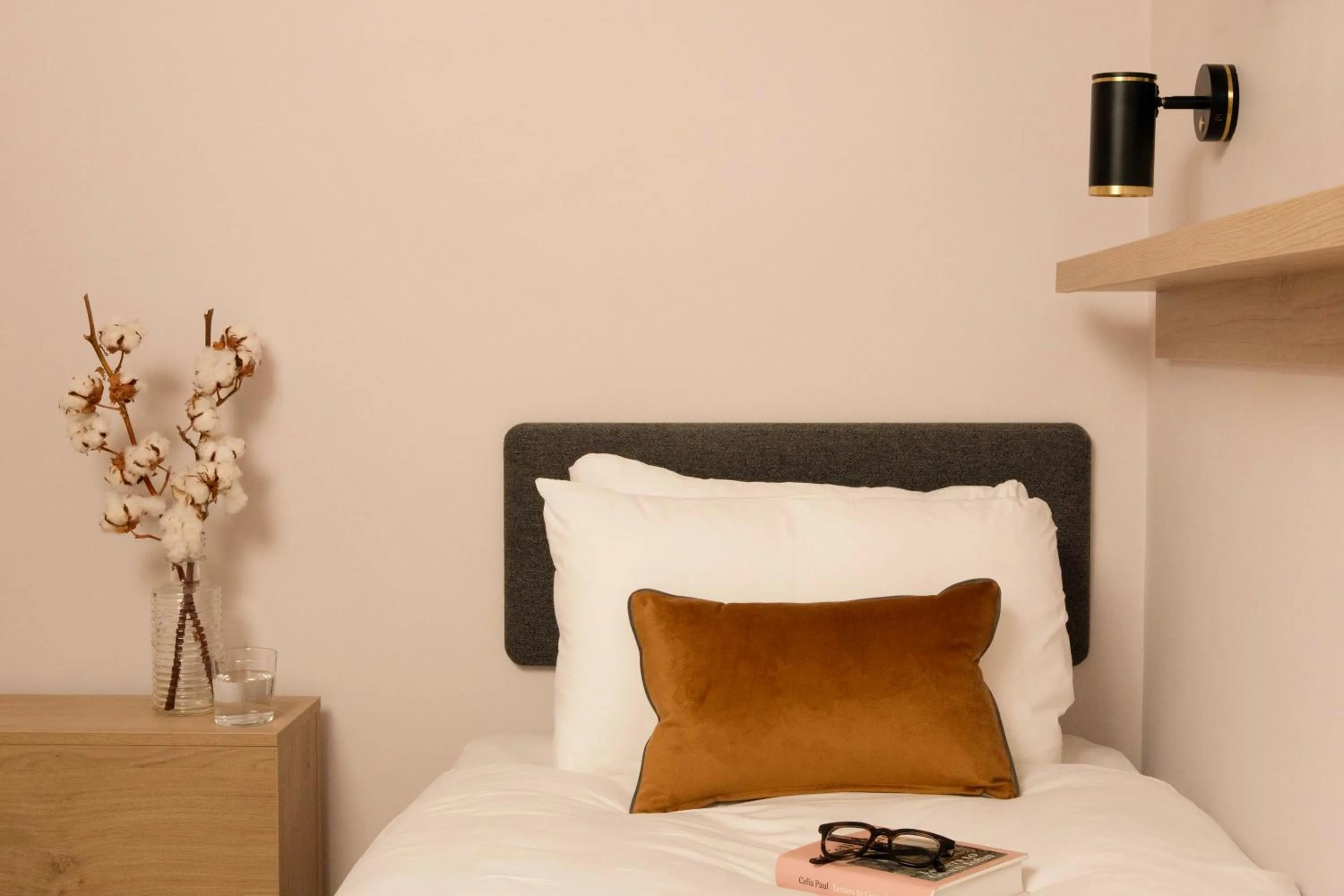 Bed in Bob W London Holland Park