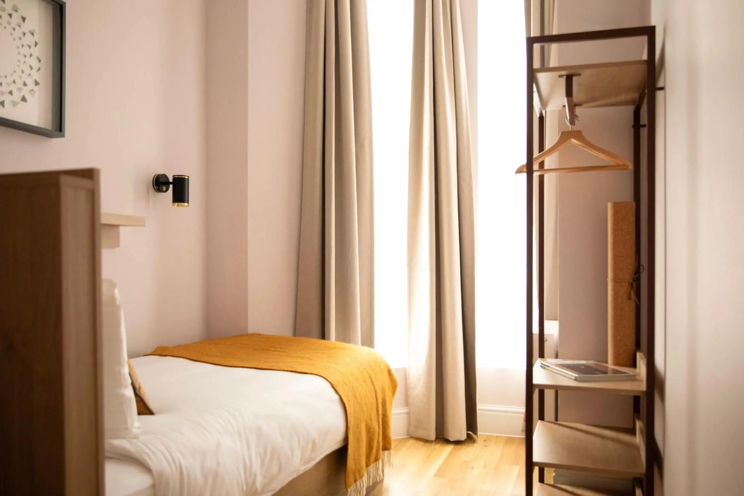 Compact Room - Single in Bob W London Holland Park Compact Room - Single in Bob W London Holland Park