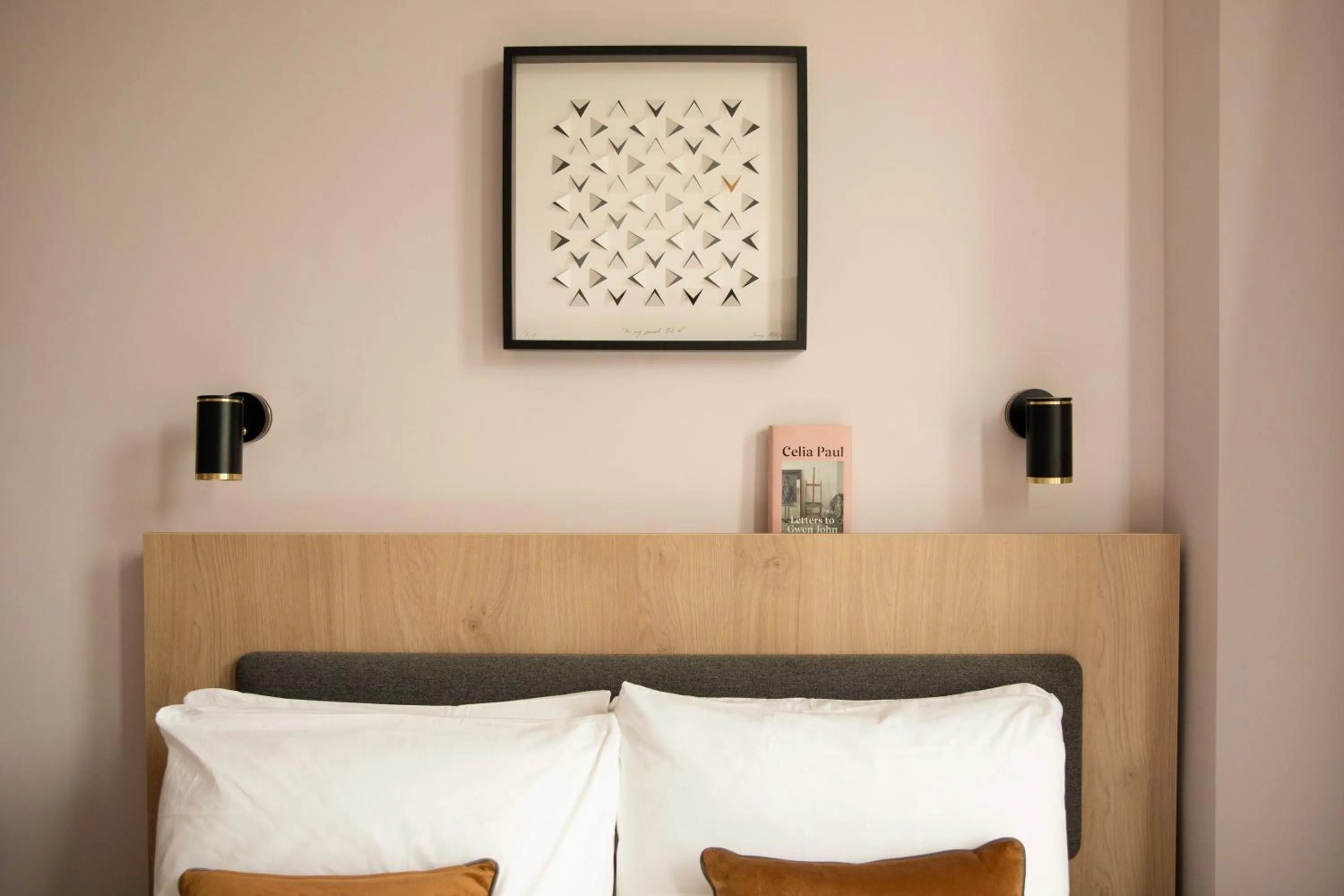 Bed in Bob W London Holland Park