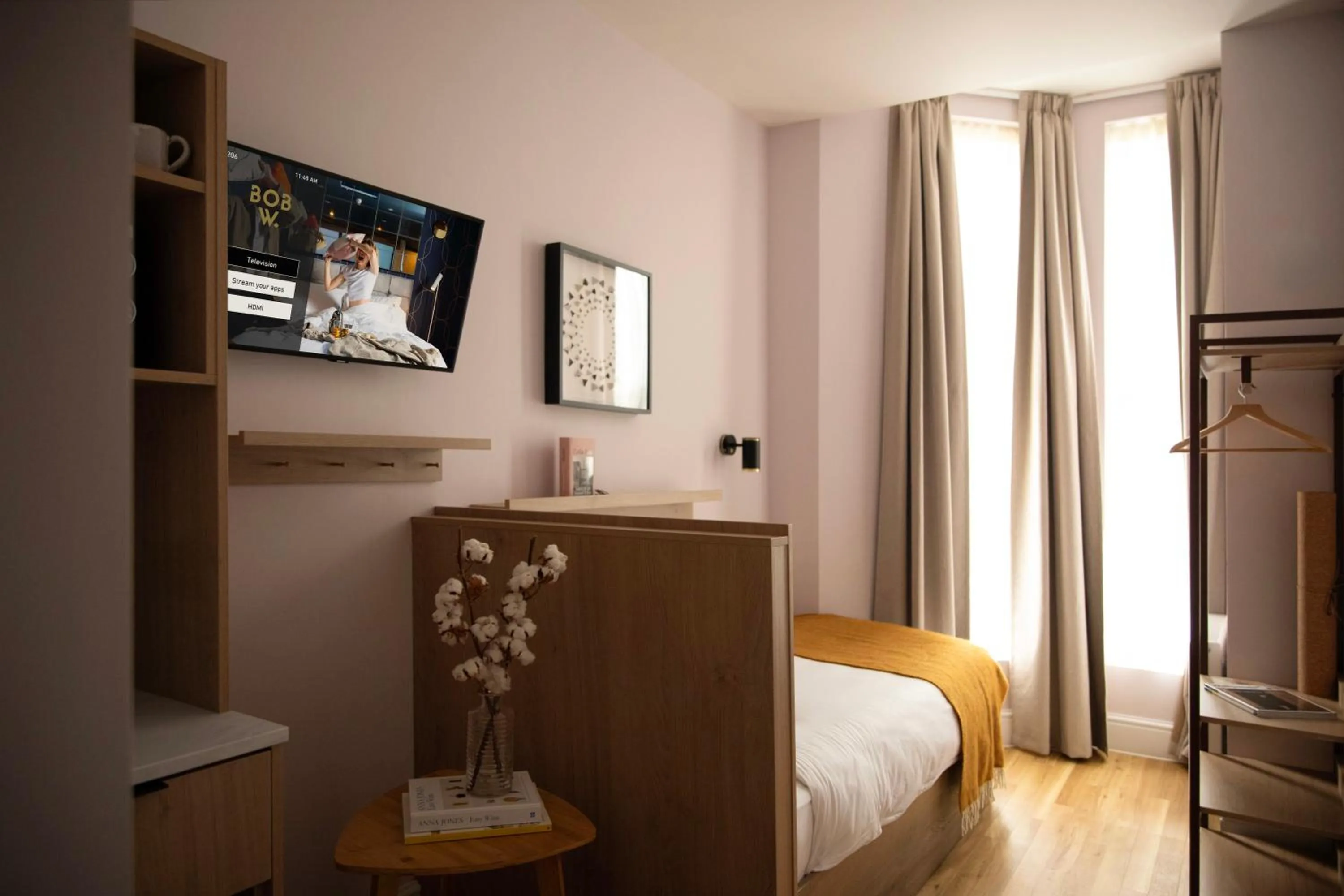 Bed in Bob W London Holland Park