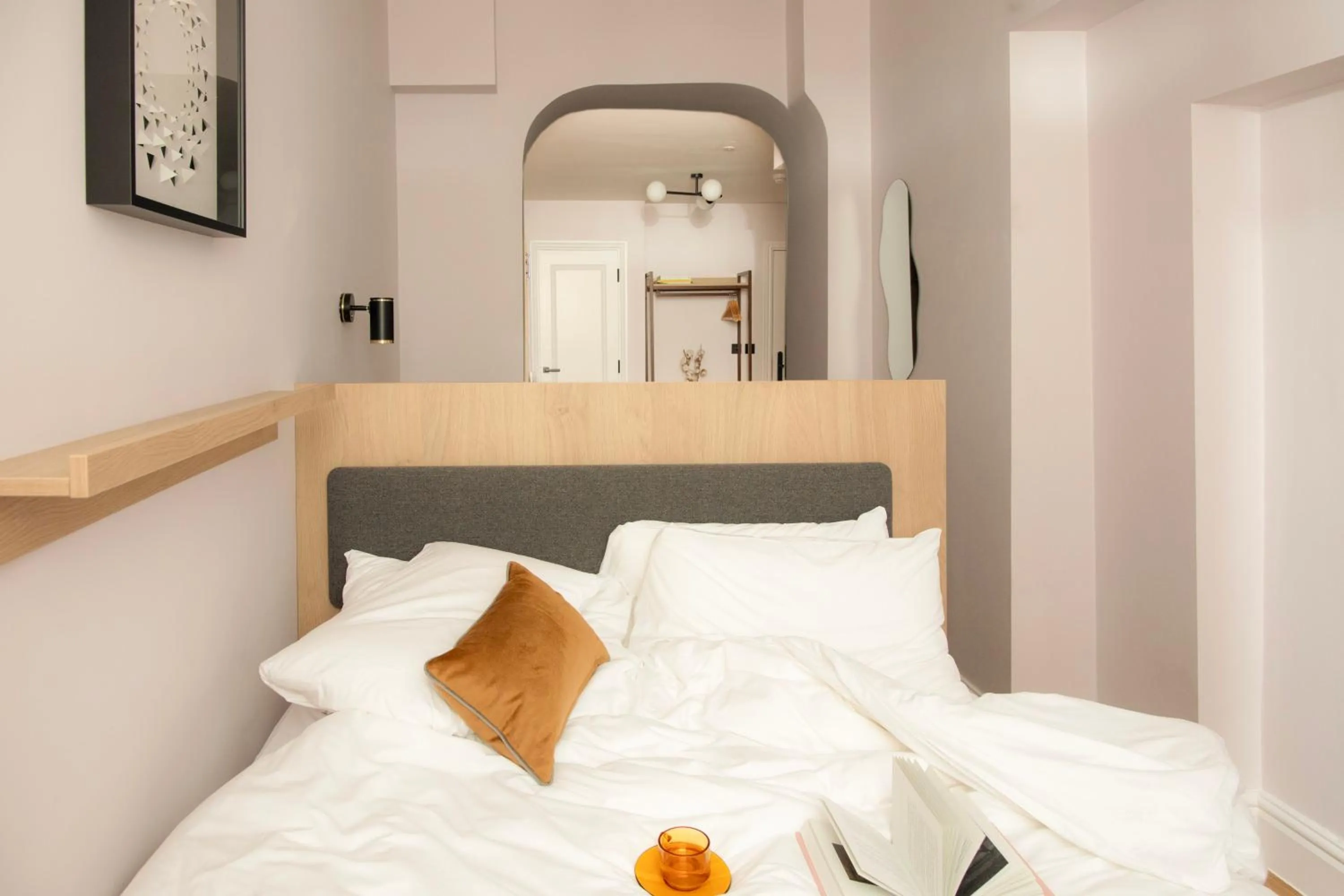 Bed in Bob W London Holland Park