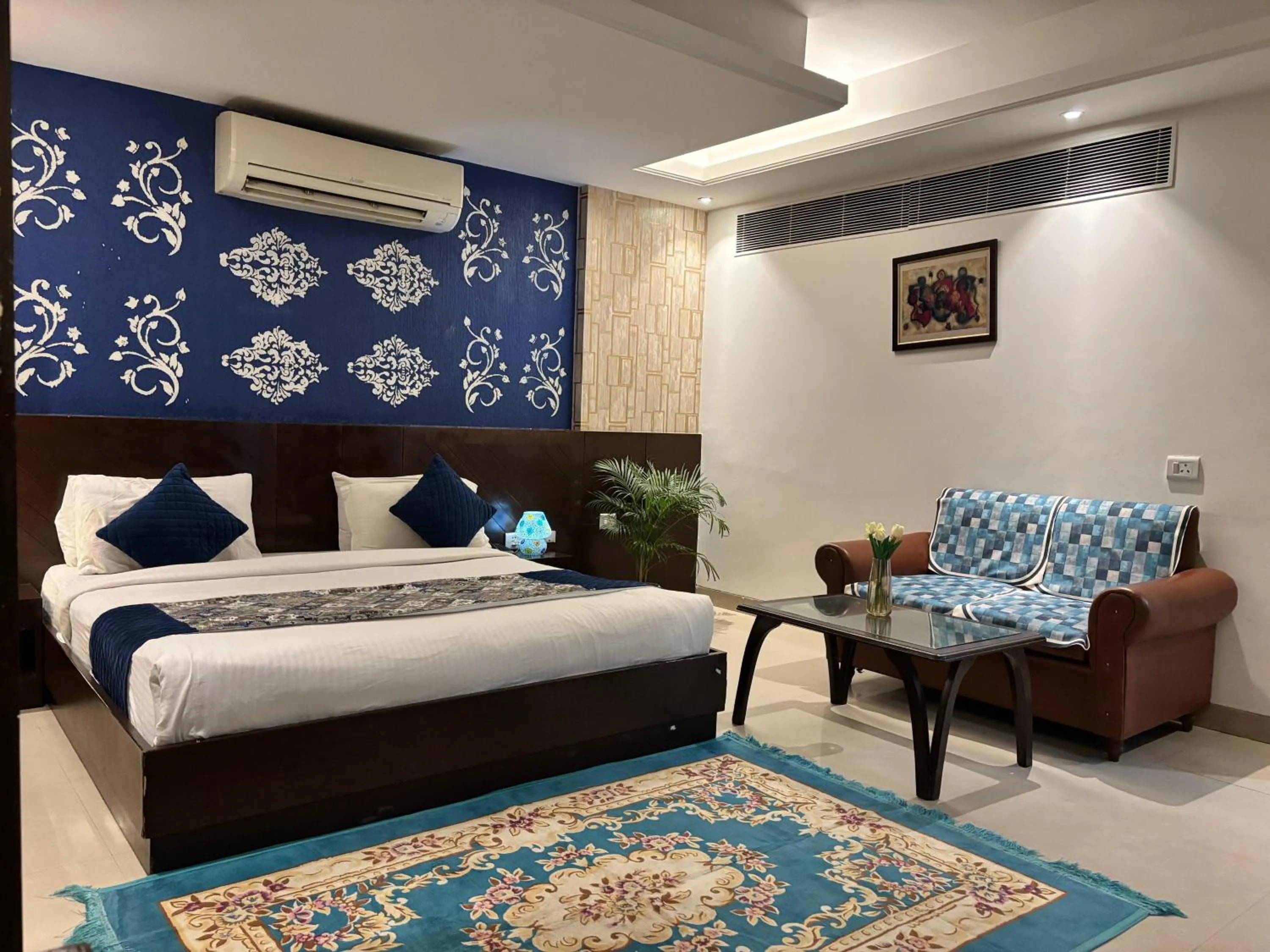 Hotel Impress By RMR Hotels