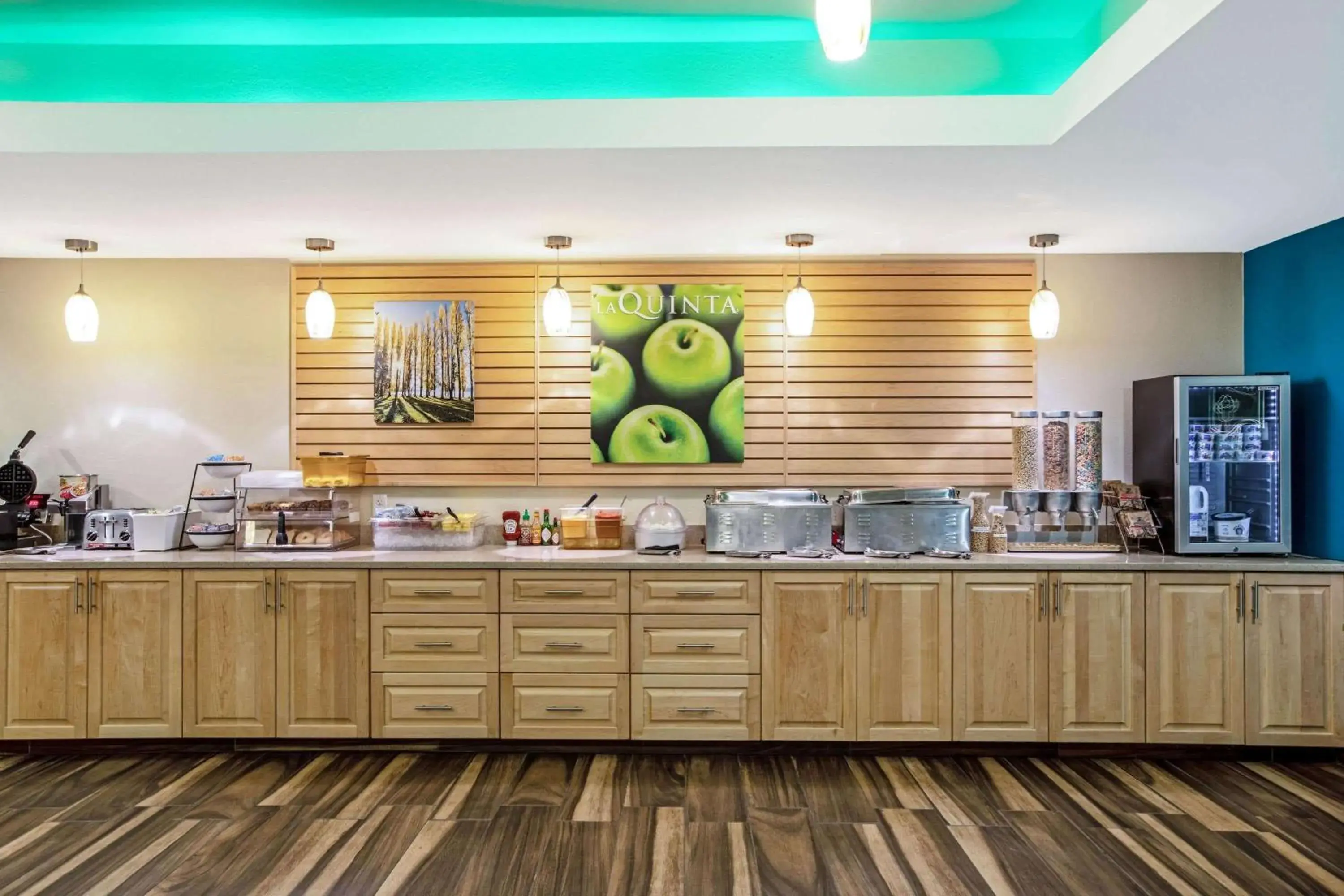 Restaurant/places to eat in La Quinta by Wyndham Grand Forks Restaurant/places to eat in La Quinta by Wyndham Grand Forks