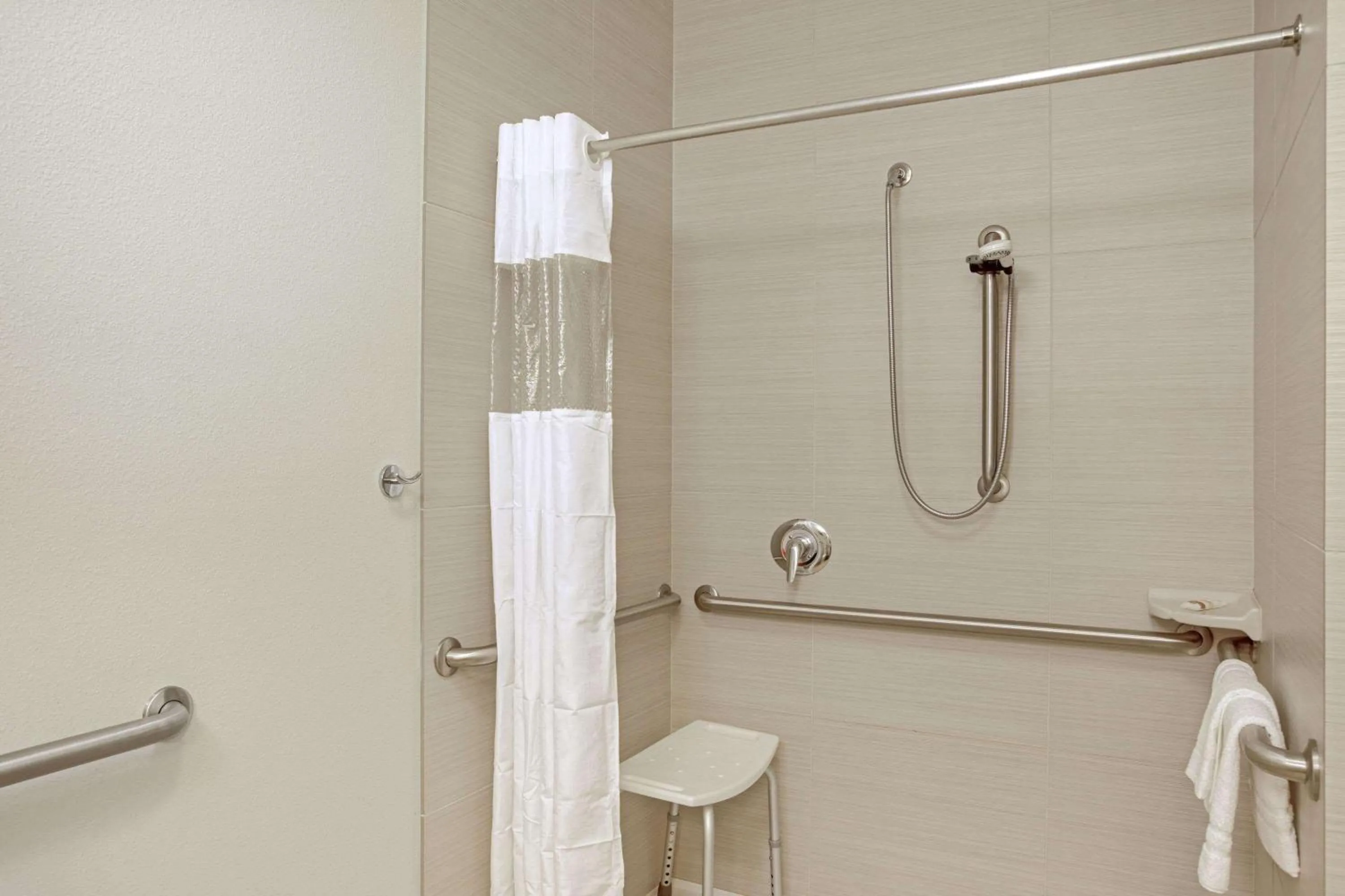 Shower in La Quinta by Wyndham Grand Forks