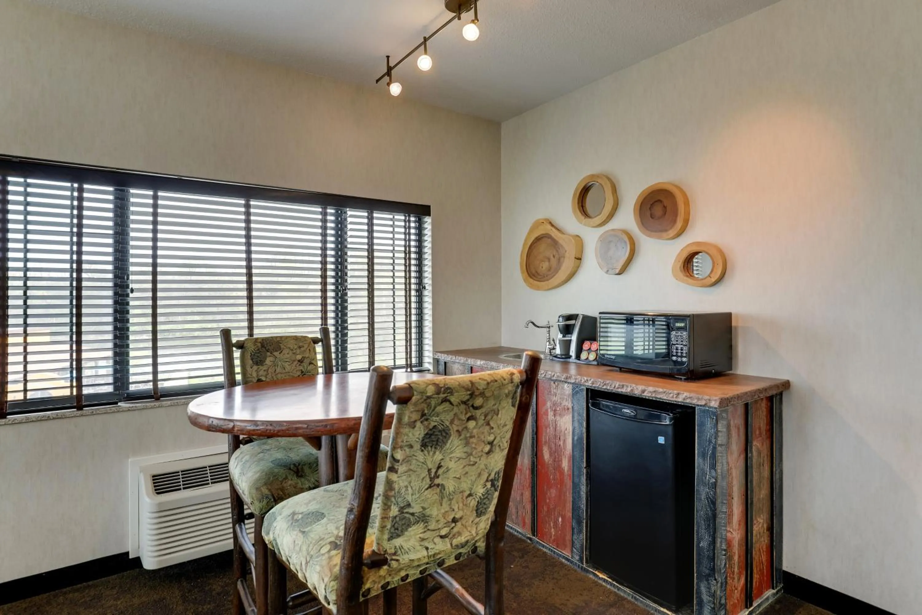 Seating area in Stoney Creek Hotel Kansas City - Independence