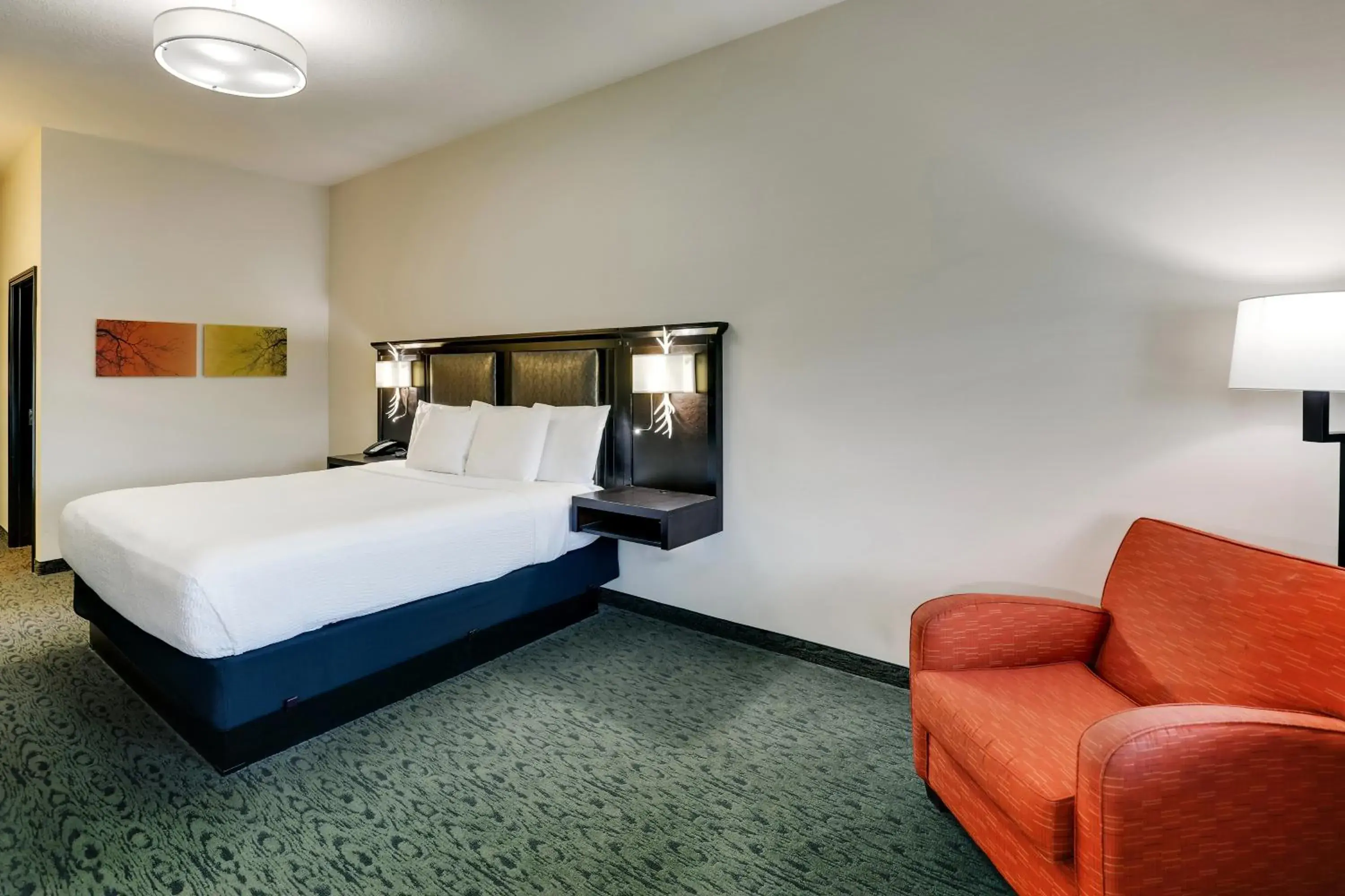 Bed in Stoney Creek Hotel Kansas City - Independence Bed in Stoney Creek Hotel Kansas City - Independence