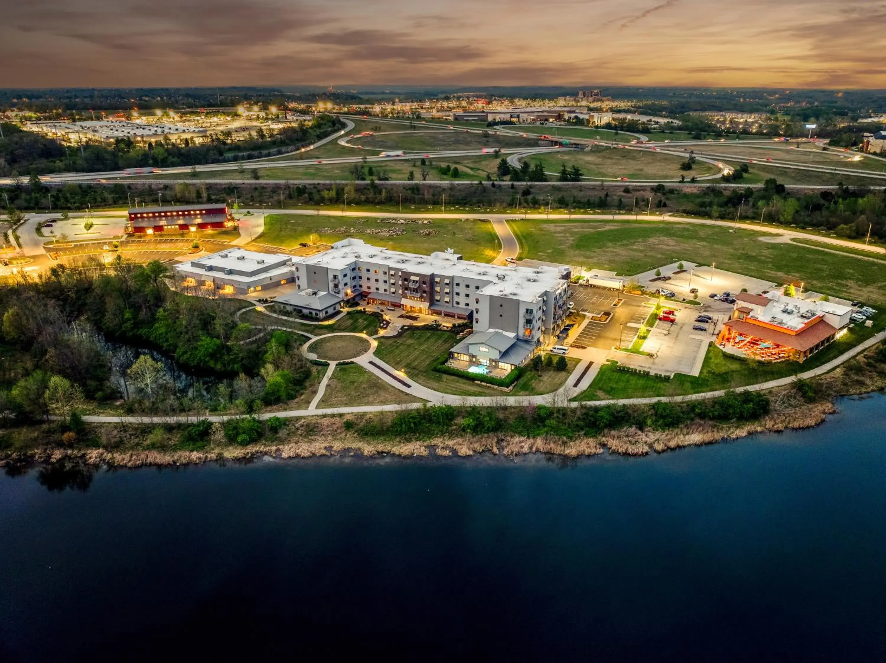 Property building in Stoney Creek Hotel Kansas City - Independence Property building in Stoney Creek Hotel Kansas City - Independence