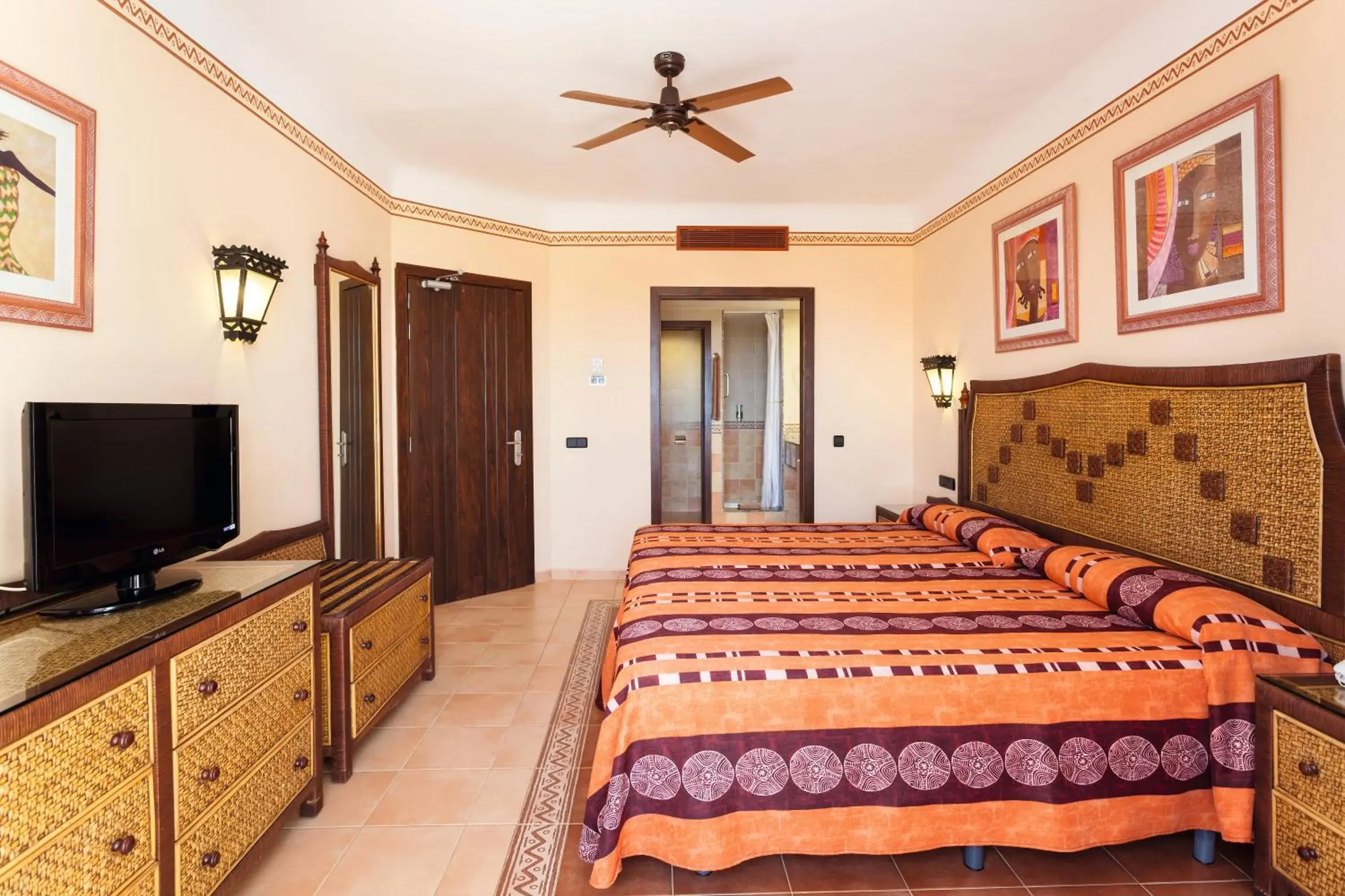 Bed in Hotel Riu Touareg - All Inclusive Bed in Hotel Riu Touareg - All Inclusive