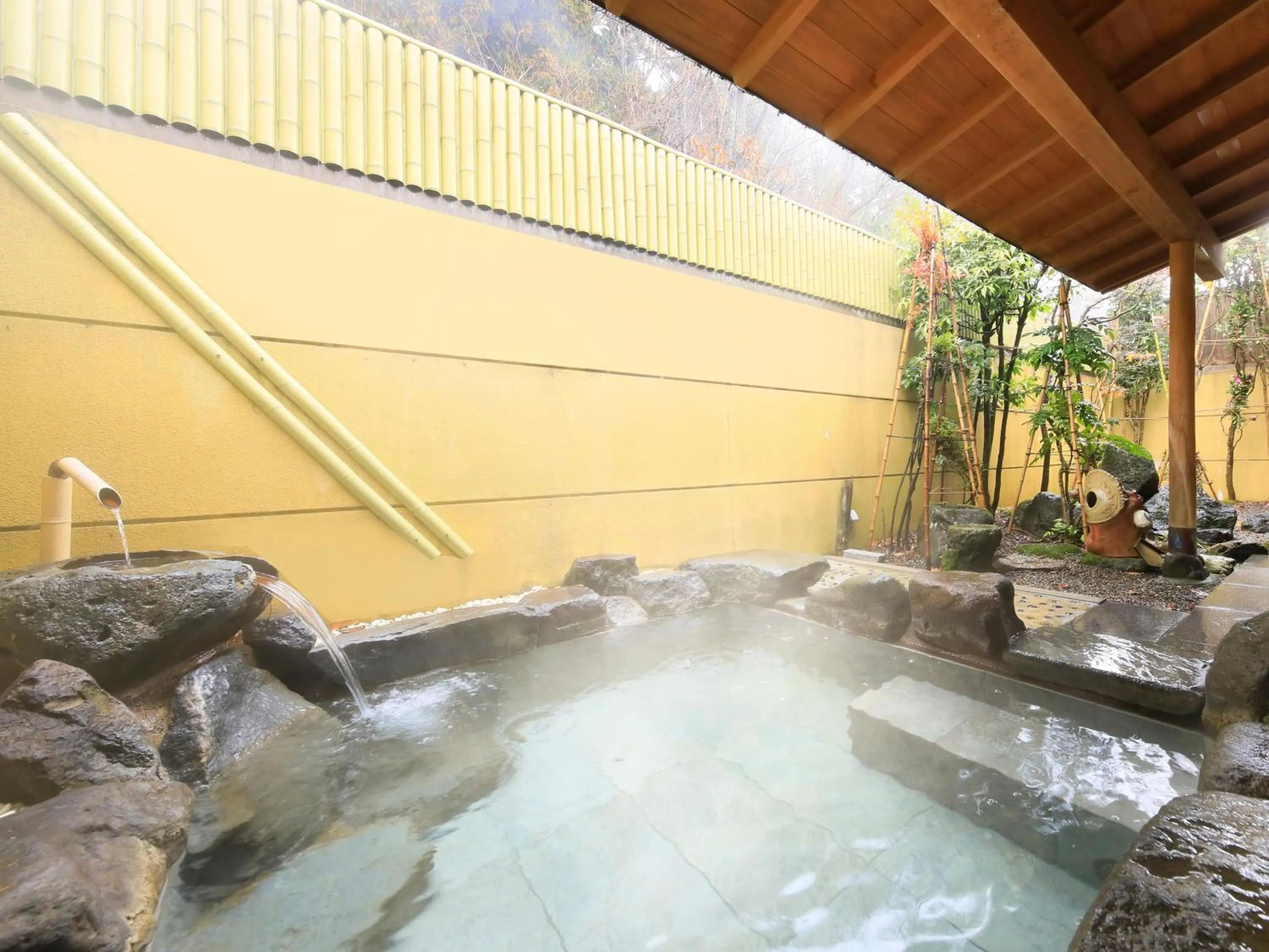 Hot Spring Bath in Saikatei Jidaiya