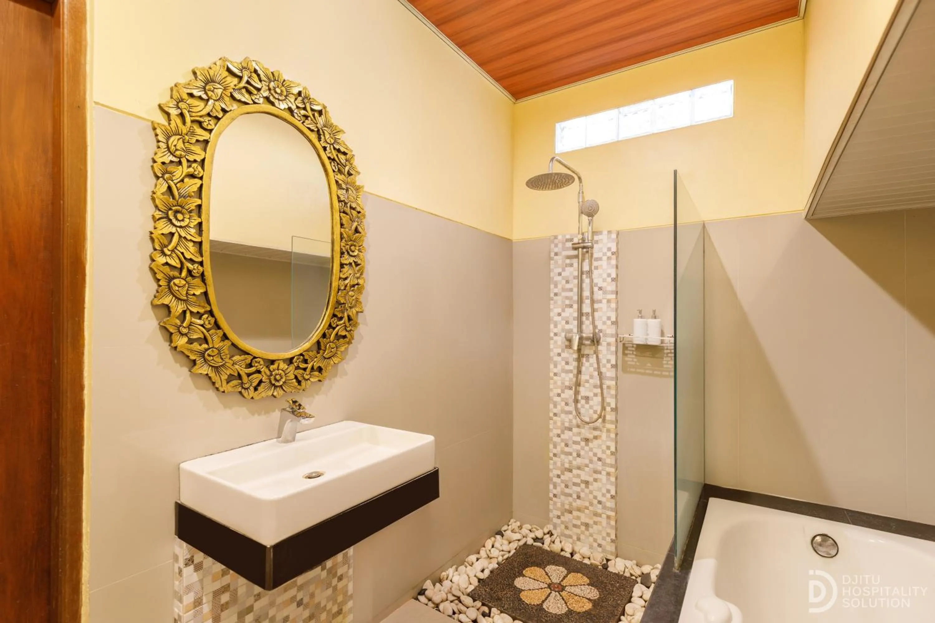 Shower in Pondok Kutuh Guest House