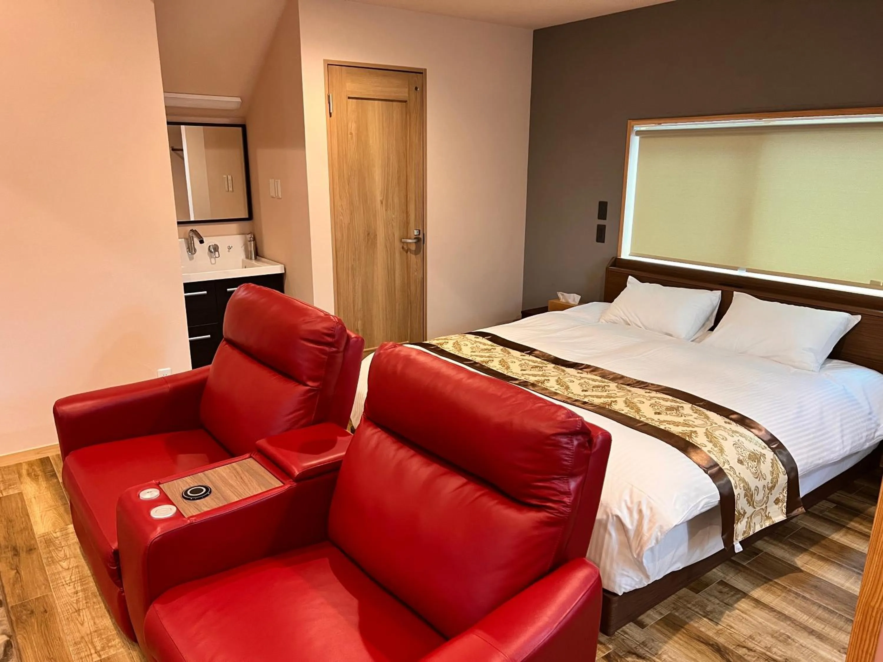 Bed in Meteor Garden