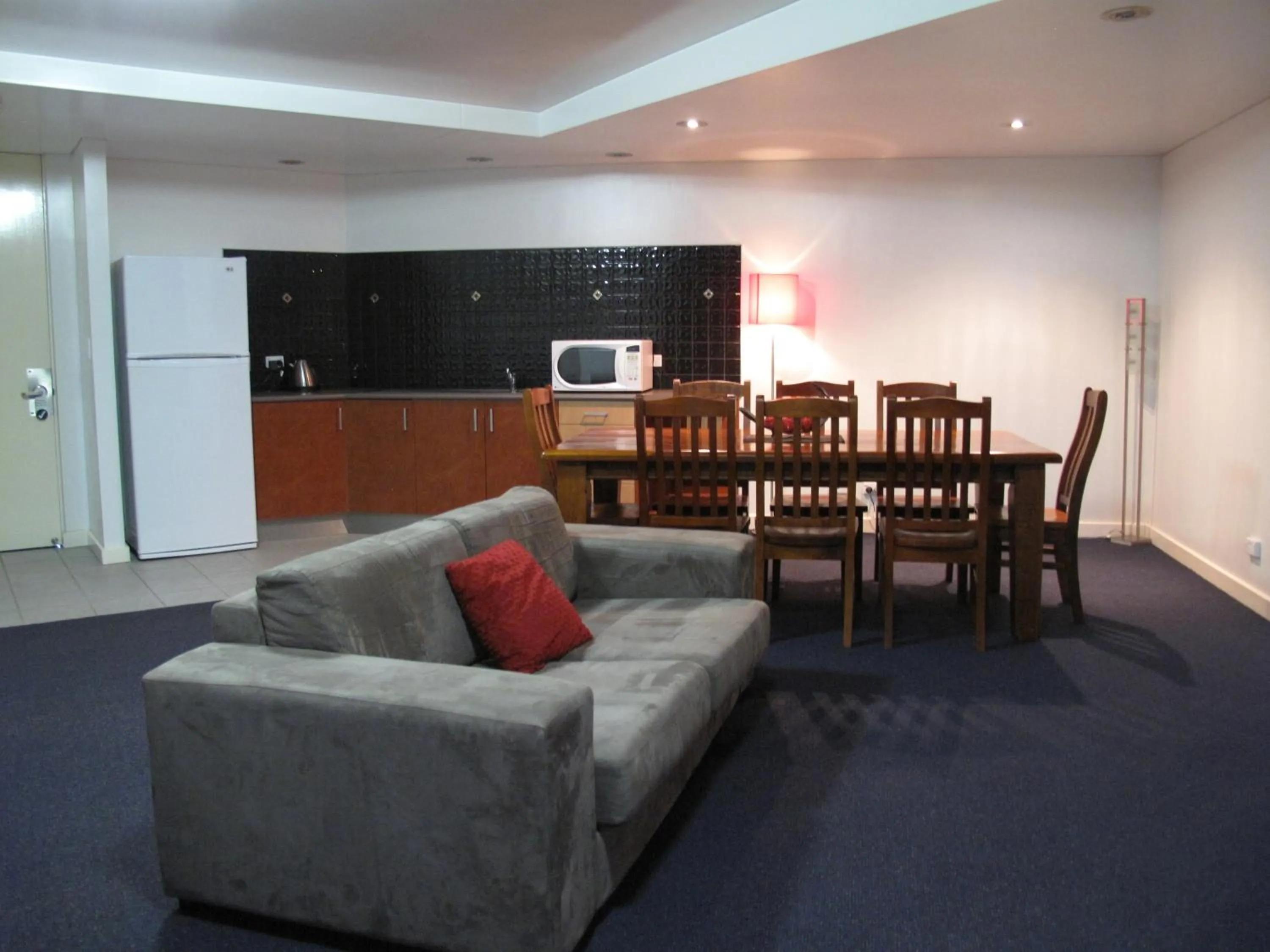 Kitchen or kitchenette in Country Roads Motor Inn Dysart