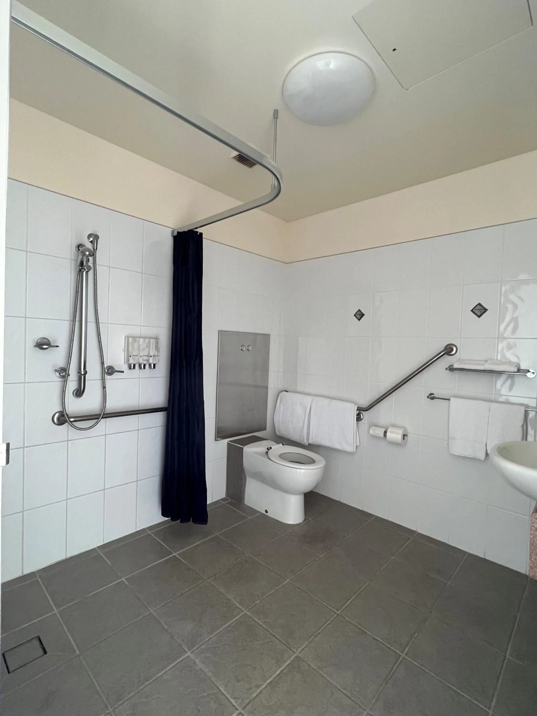 Shower in Country Roads Motor Inn Dysart