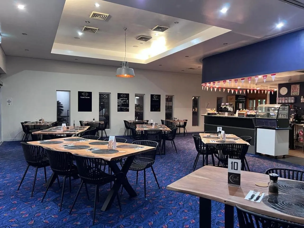 Restaurant/places to eat in Country Roads Motor Inn Dysart