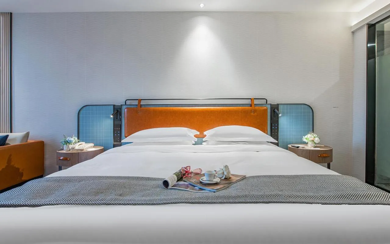 Bed in Echarm Hotel Guangzhou Jiahe Helong Branch