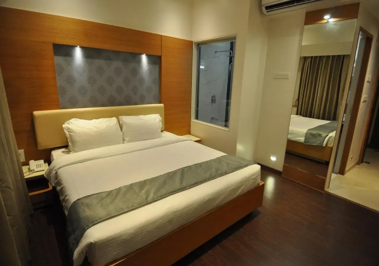 Bedroom, Bed in Tarawade Clarks Inn Pune Bedroom, Bed in Tarawade Clarks Inn Pune