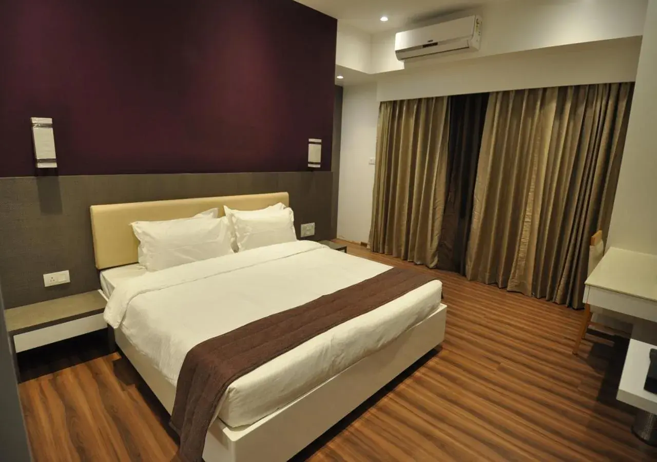 Bedroom, Bed in Tarawade Clarks Inn Pune Bedroom, Bed in Tarawade Clarks Inn Pune
