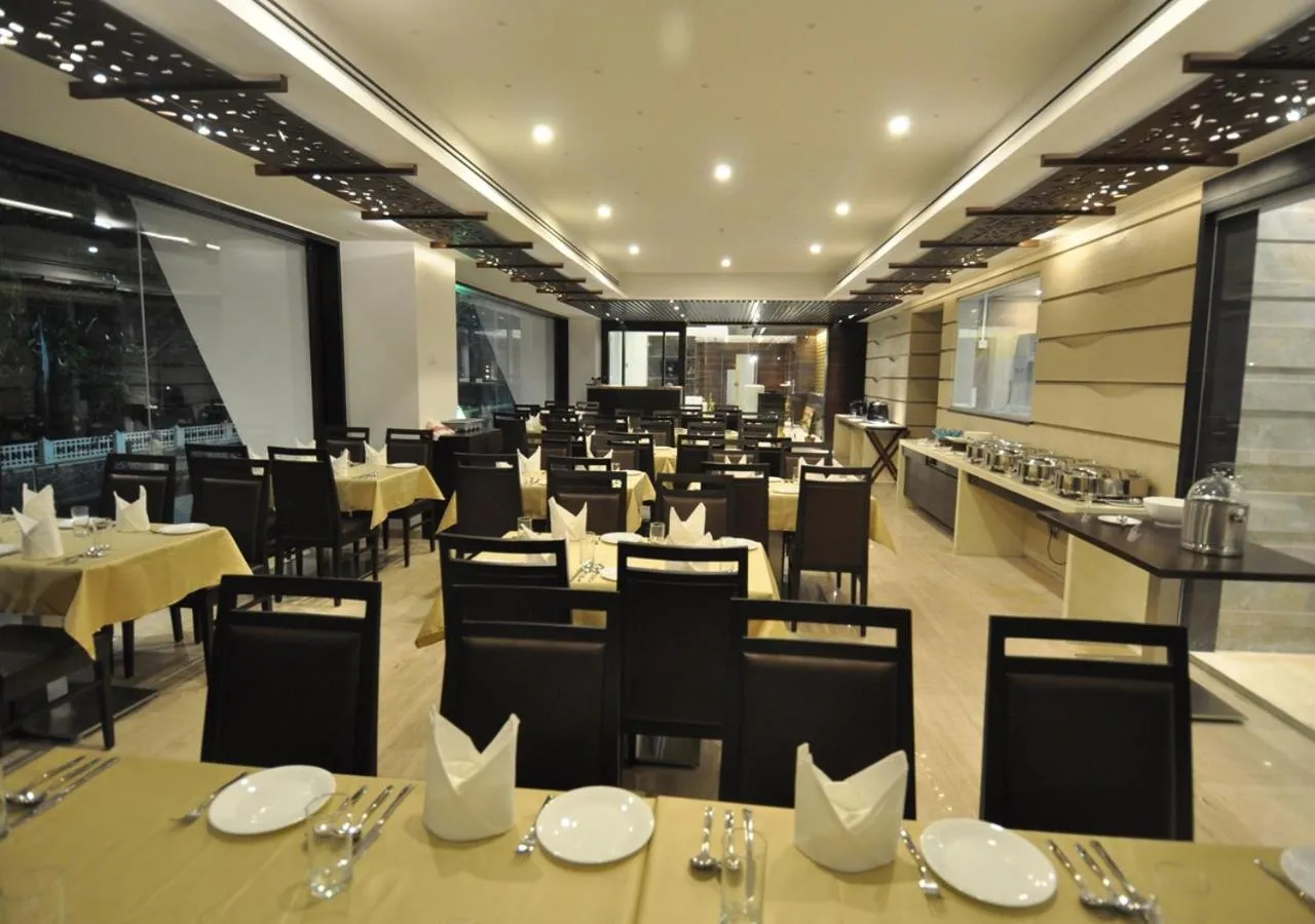 Restaurant/places to eat in Tarawade Clarks Inn Pune