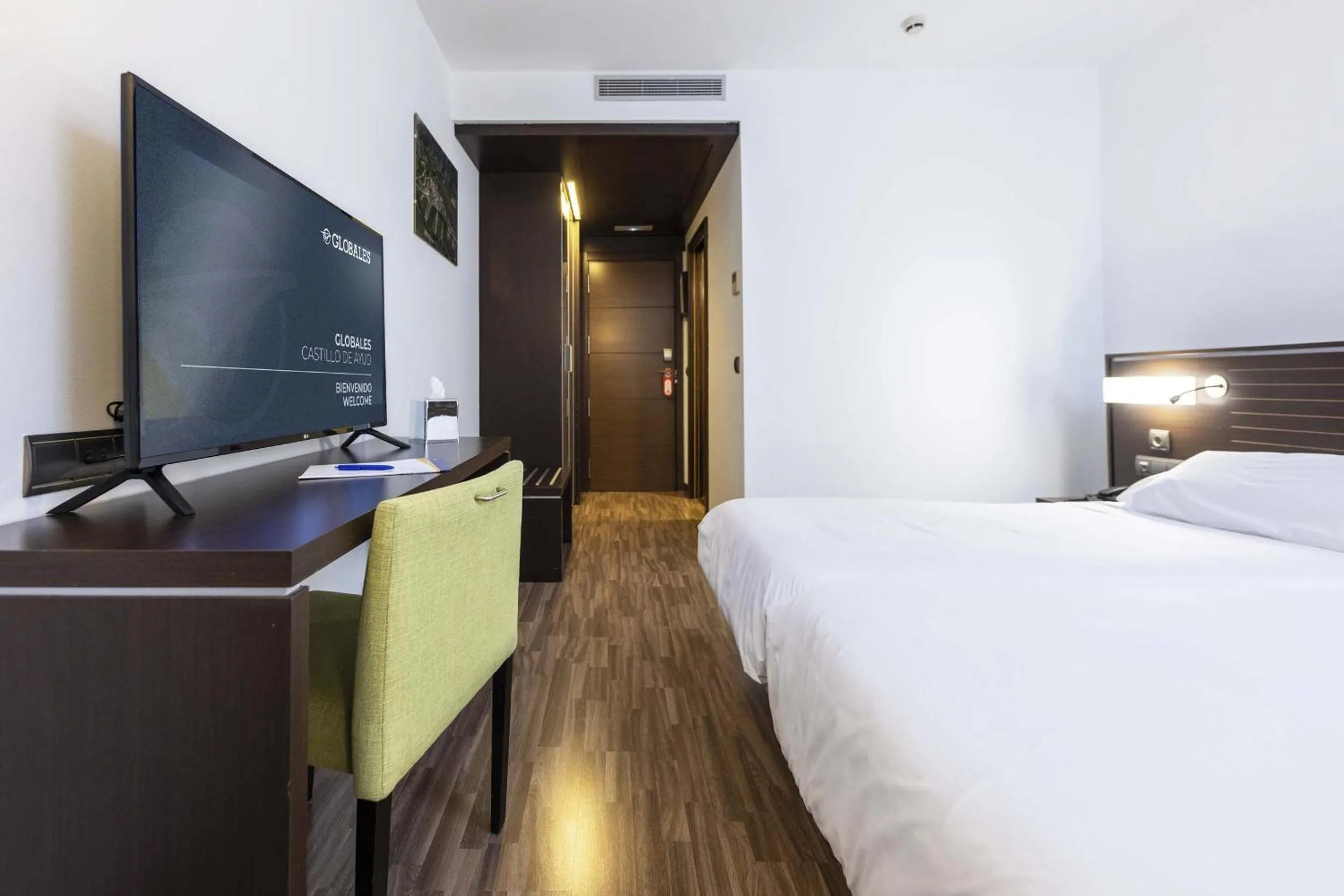 Bedroom, Bed in Globales Castillo de Ayud