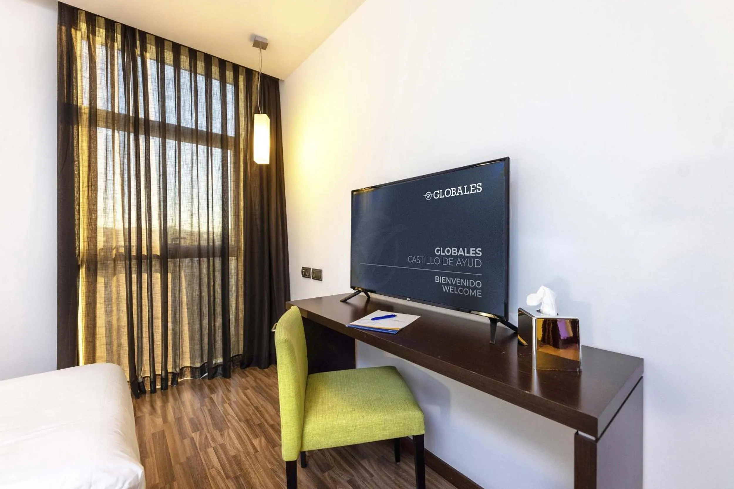 Bedroom, Bed in Globales Castillo de Ayud