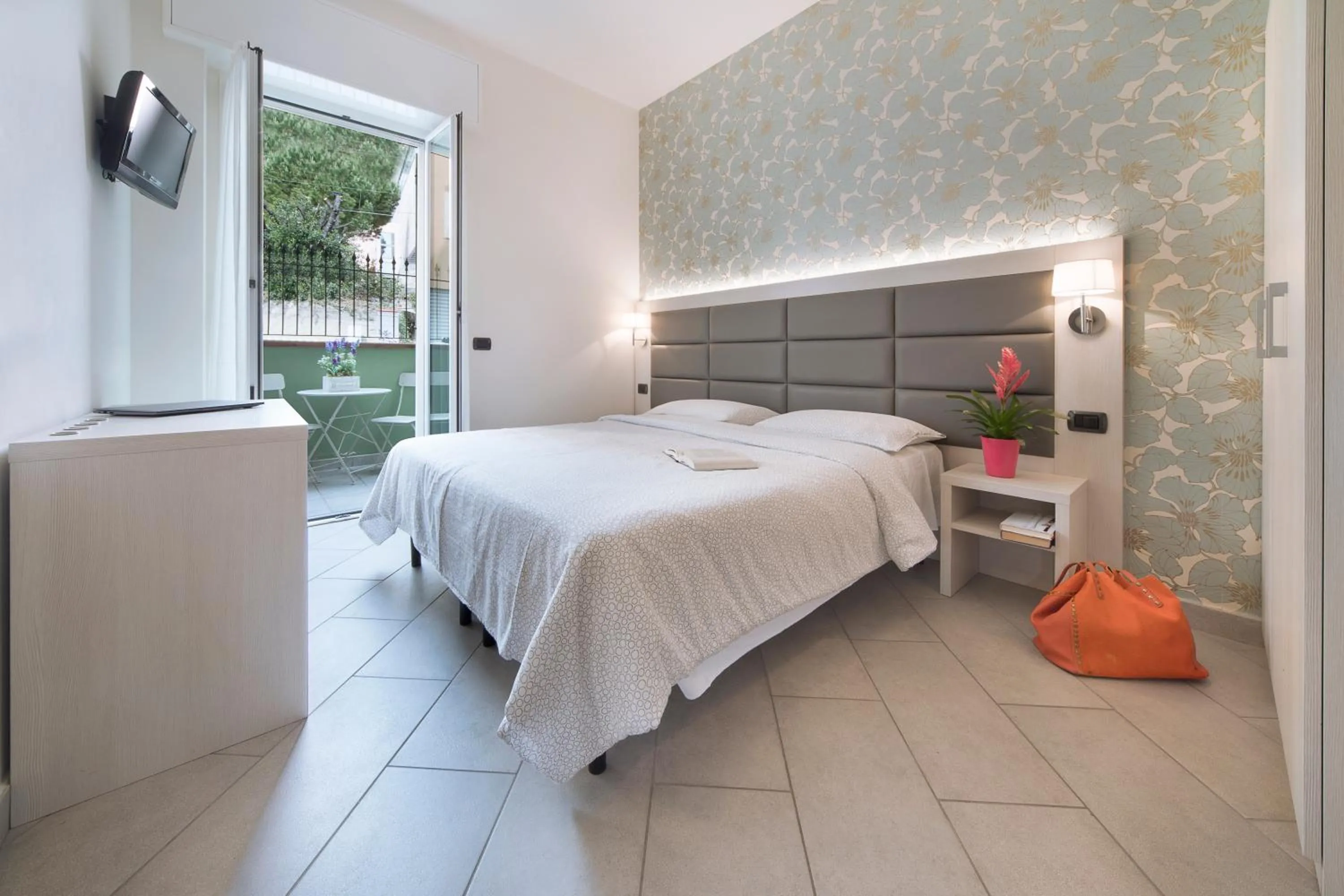 Bed in Hotel Residence Laigueglia free parking