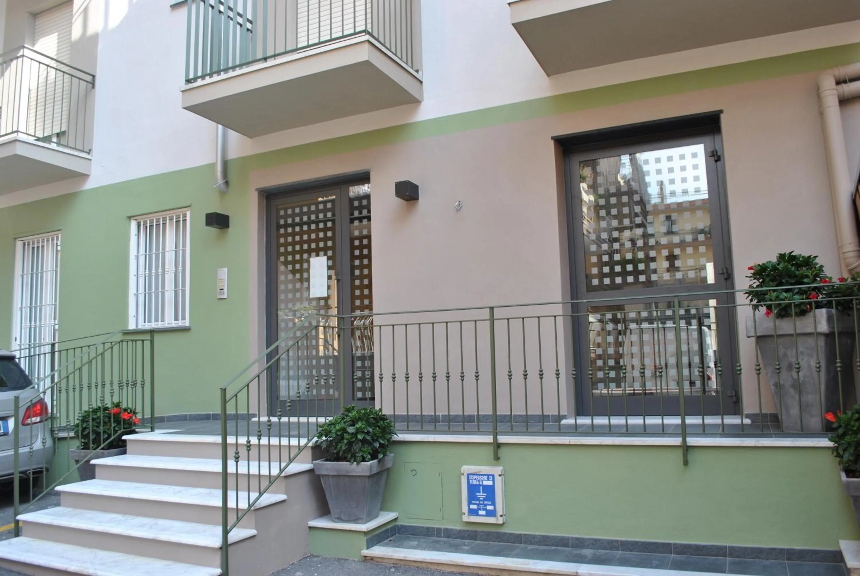Property building in Hotel Residence Laigueglia free parking