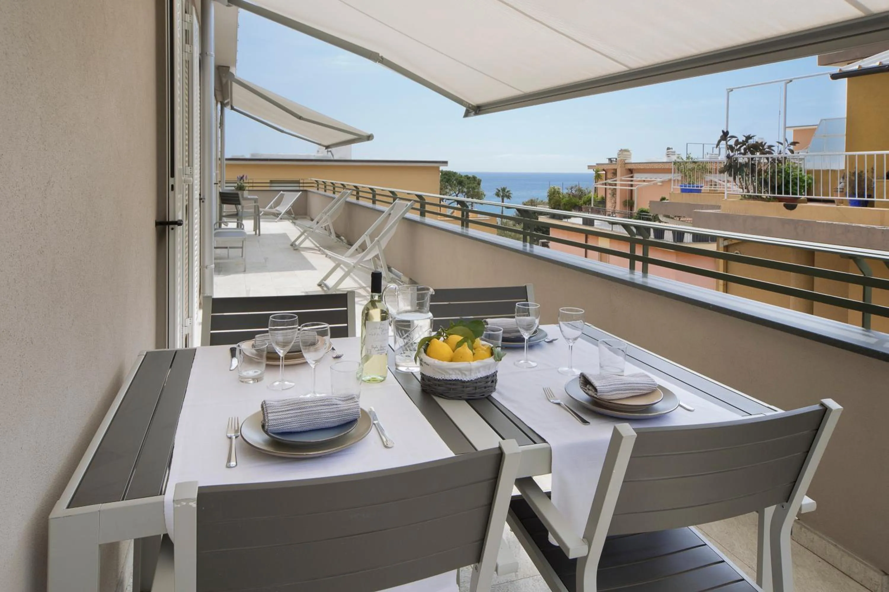 Balcony/Terrace in Hotel Residence Laigueglia free parking