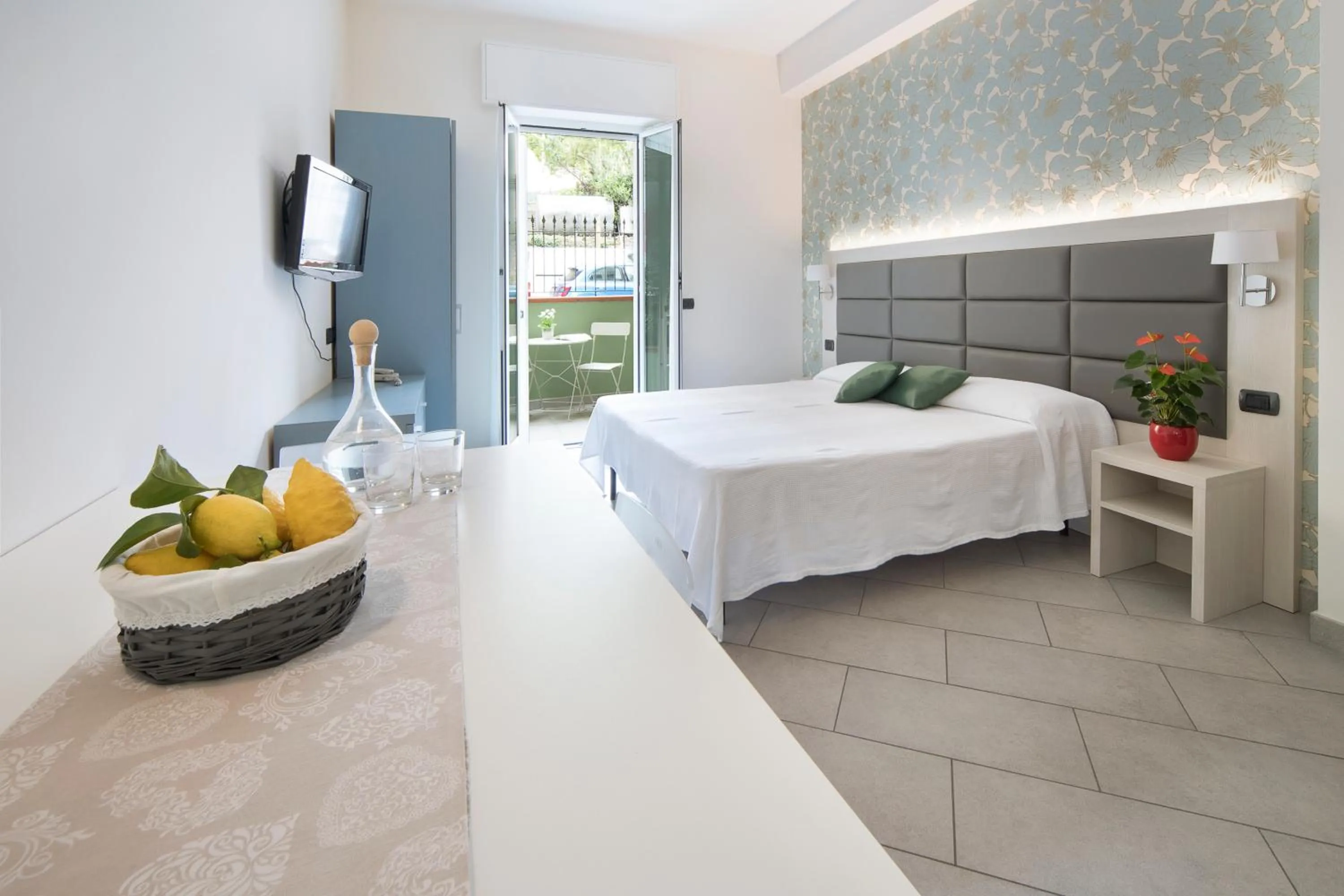 Photo of the whole room, Bed in Hotel Residence Laigueglia free parking