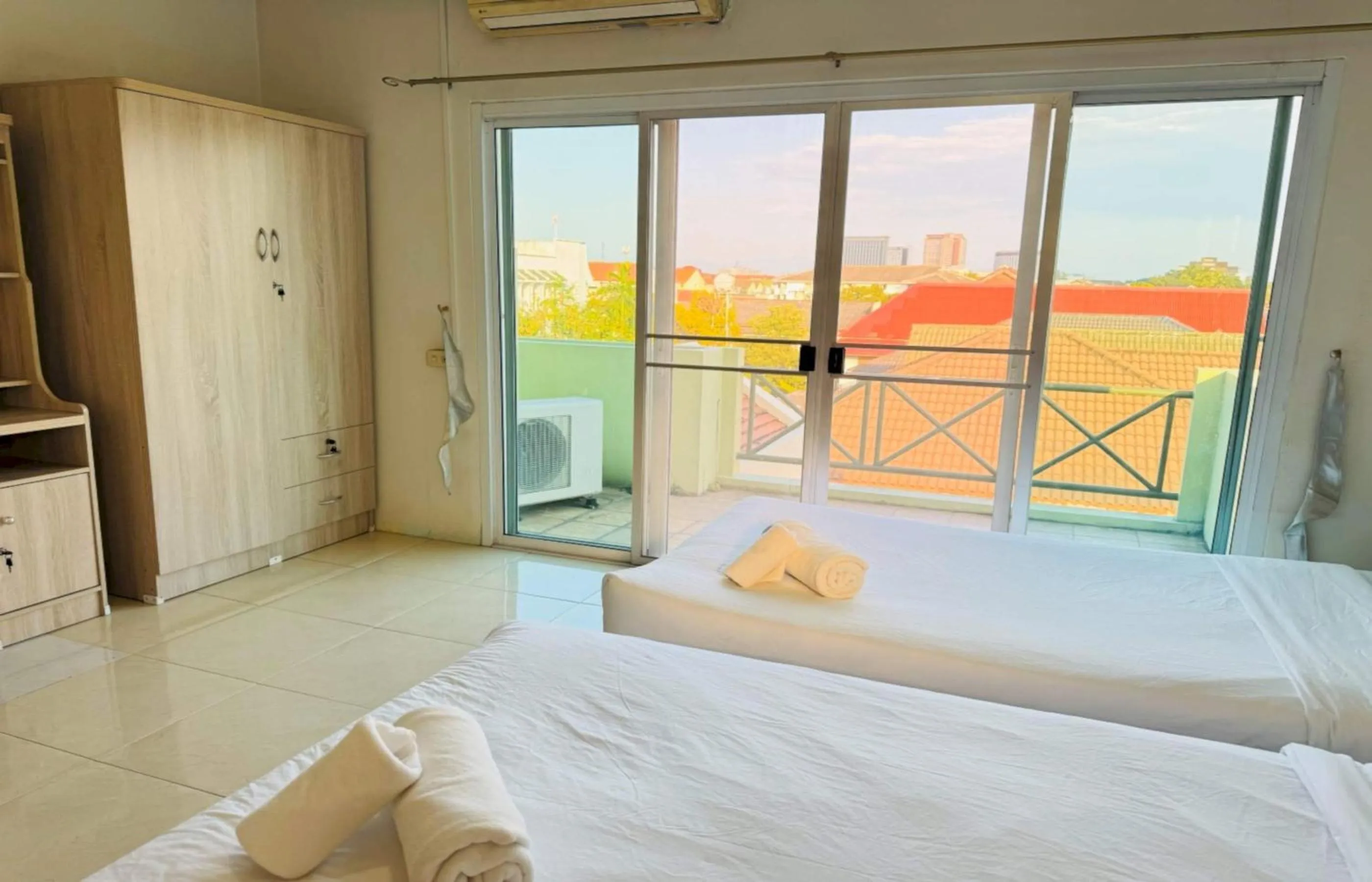 Balcony/Terrace, Bed in Hotel O Bupatara Chiangmai