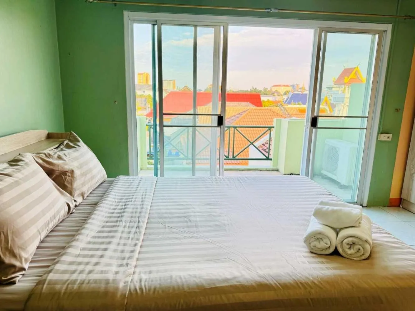 Bedroom, Bed in Hotel O Bupatara Chiangmai