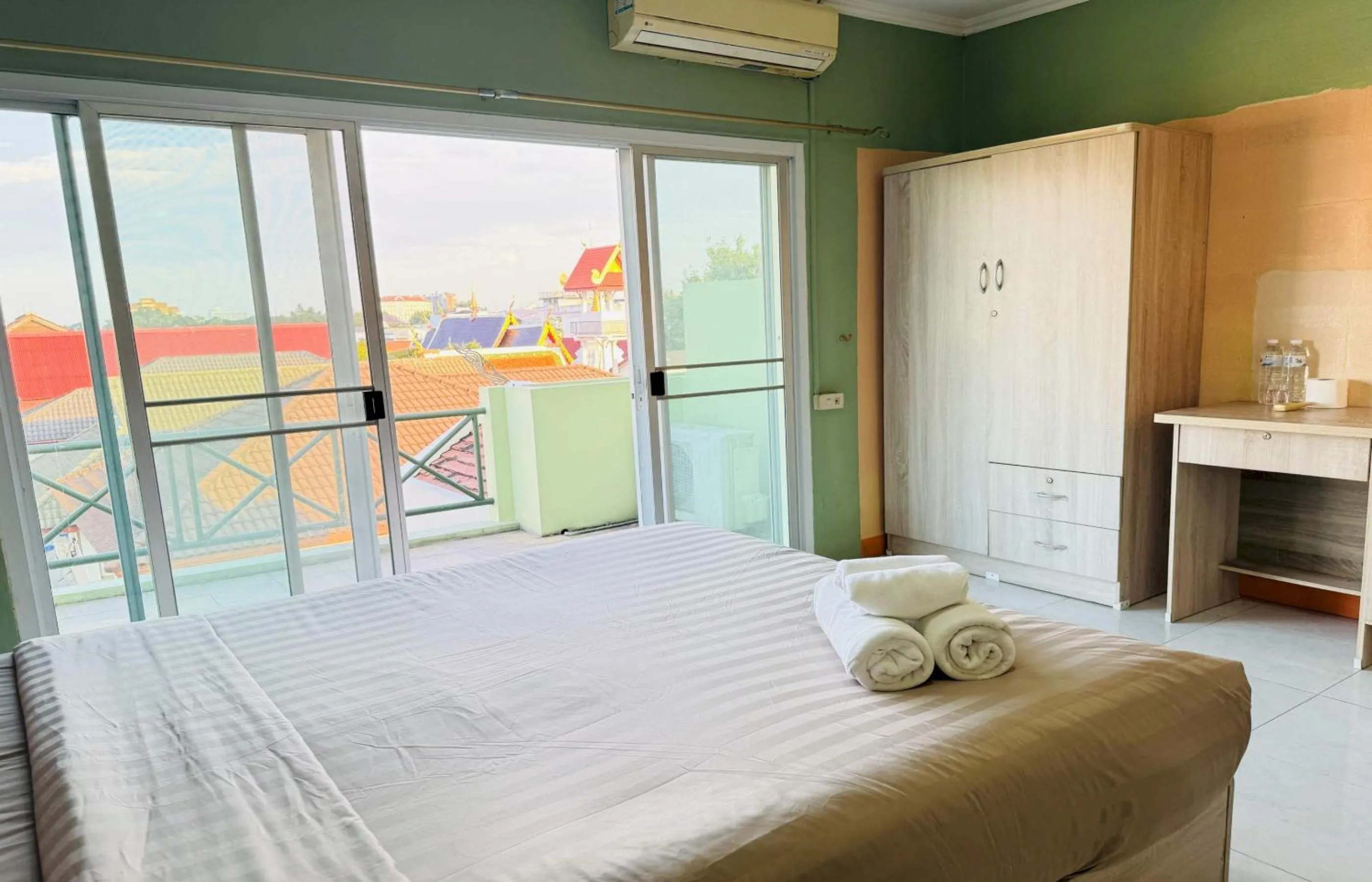 Photo of the whole room, Bed in Hotel O Bupatara Chiangmai