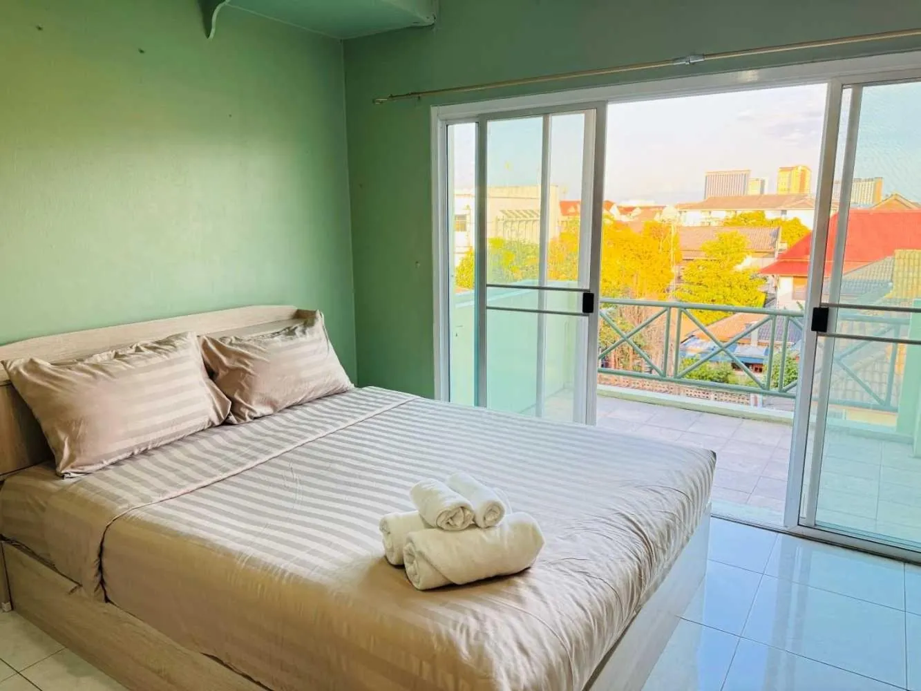 Bedroom, Bed in Hotel O Bupatara Chiangmai