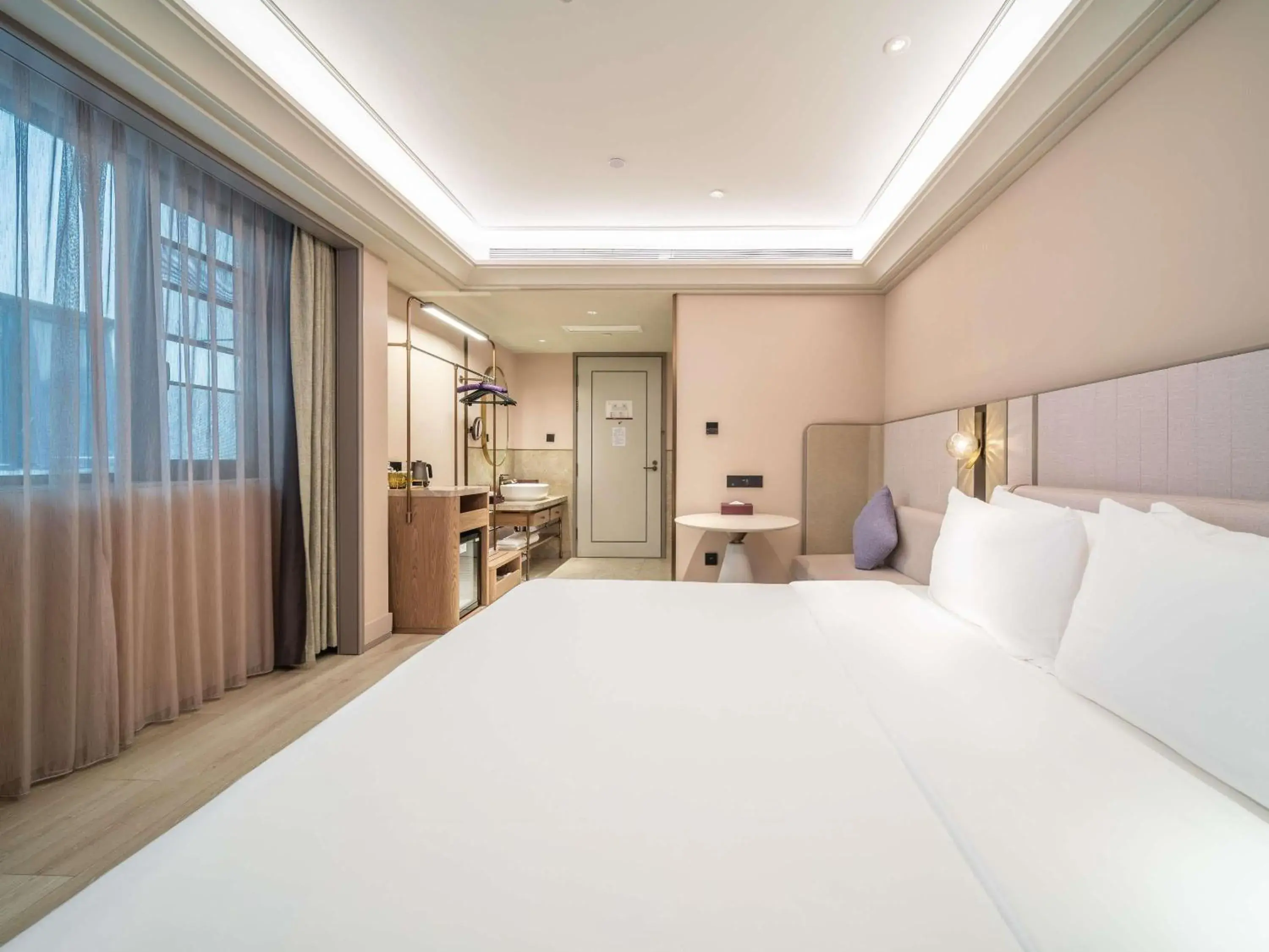 Standard King Room in Mercure Shanghai Lujiazui Standard King Room in Mercure Shanghai Lujiazui