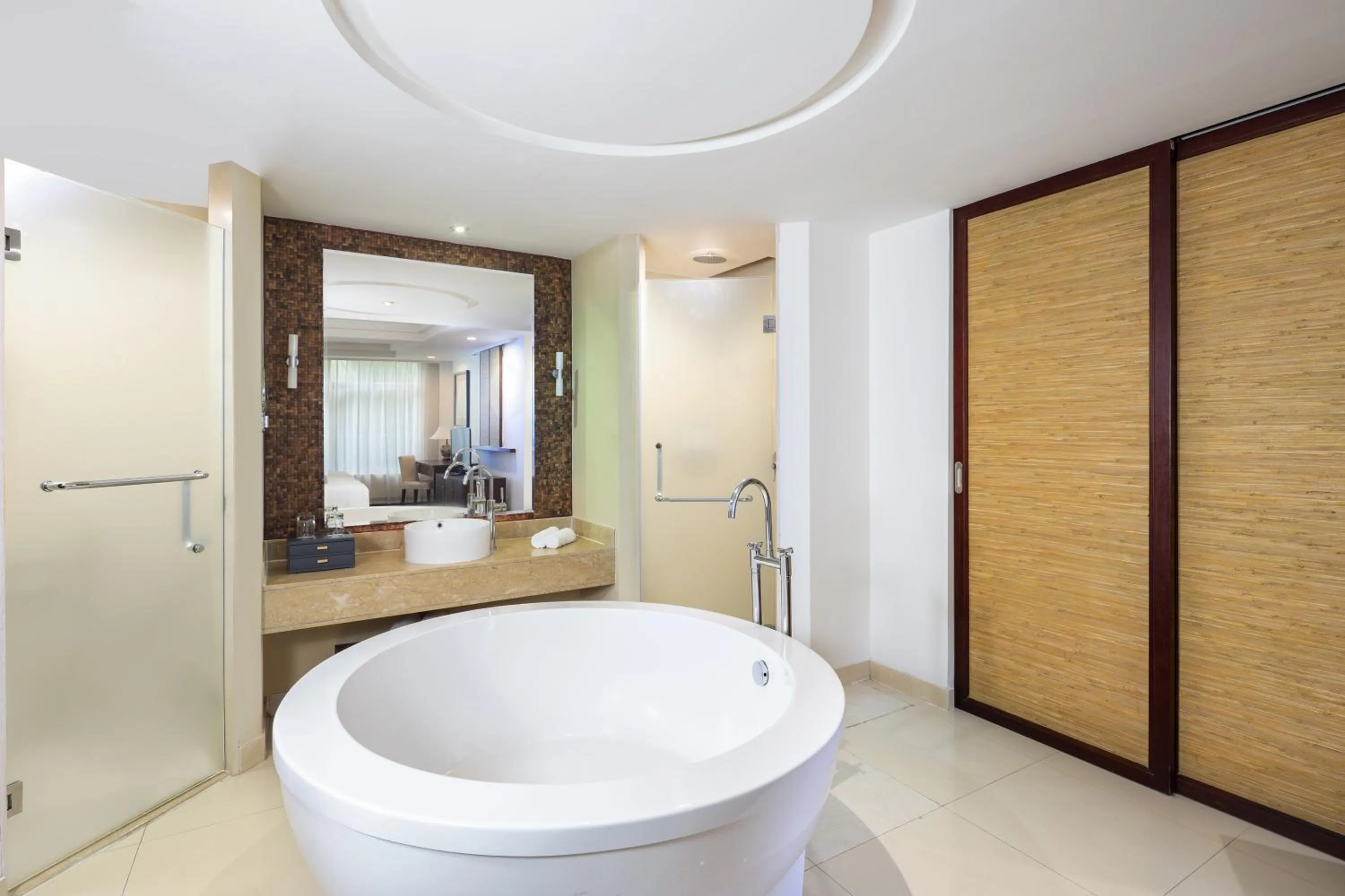 Toilet in Grand Mercure Sanya Yalong Bay