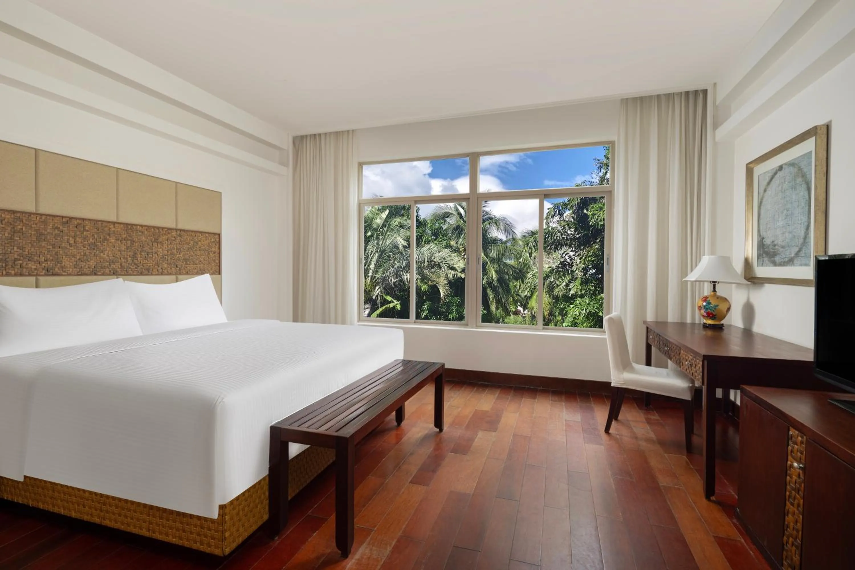Bedroom, Bed in Grand Mercure Sanya Yalong Bay