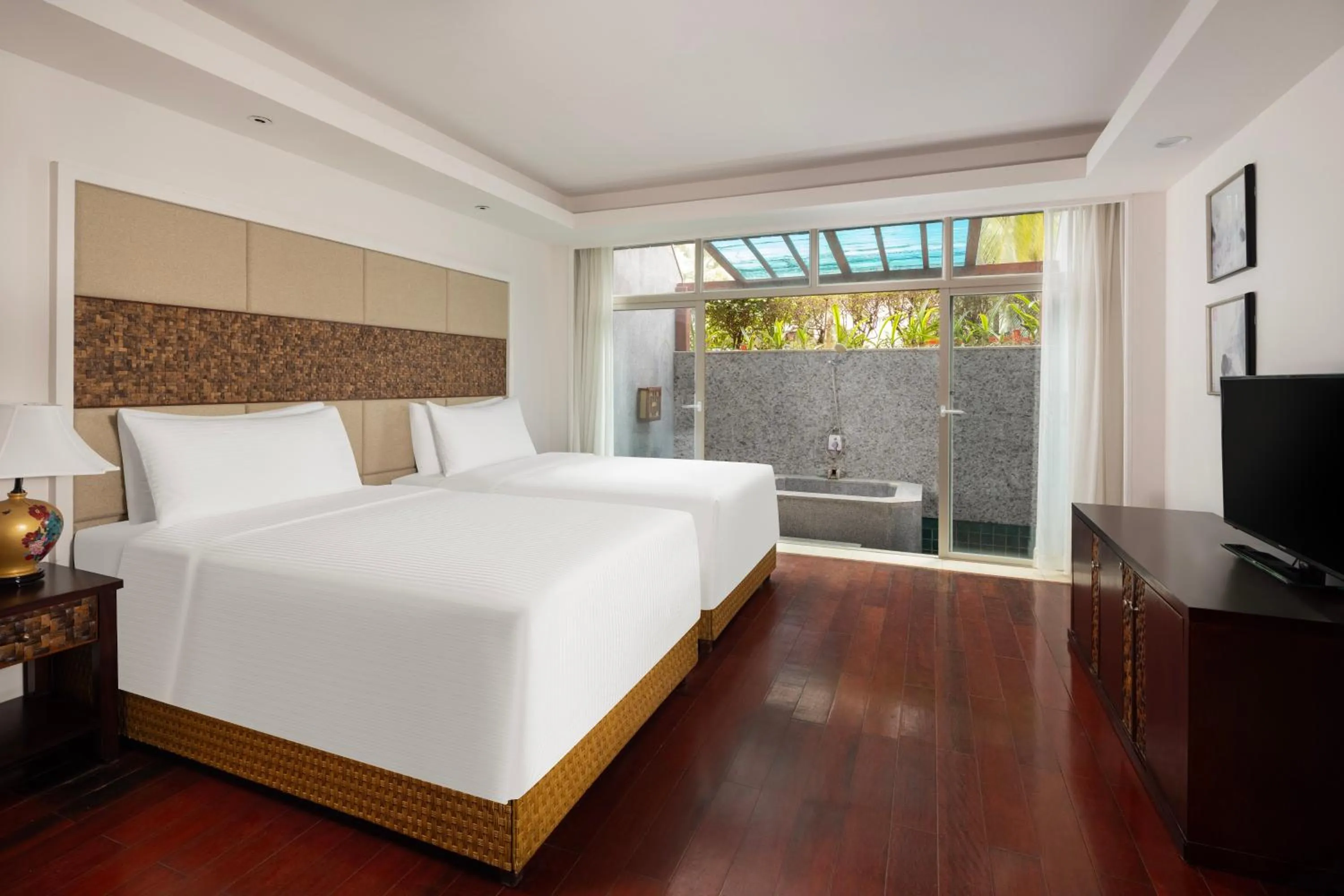 Bedroom, Bed in Grand Mercure Sanya Yalong Bay