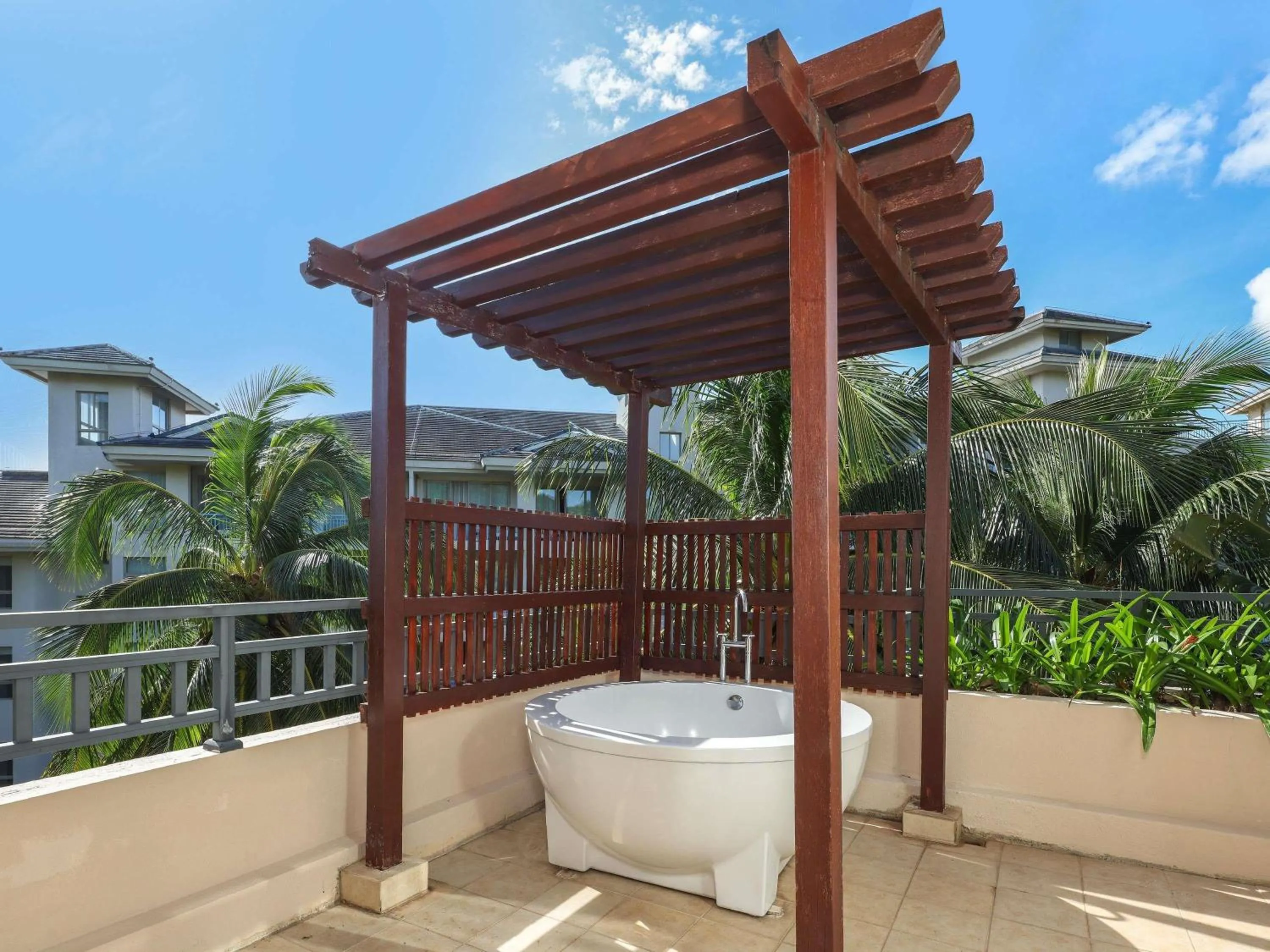 Bedroom in Grand Mercure Sanya Yalong Bay