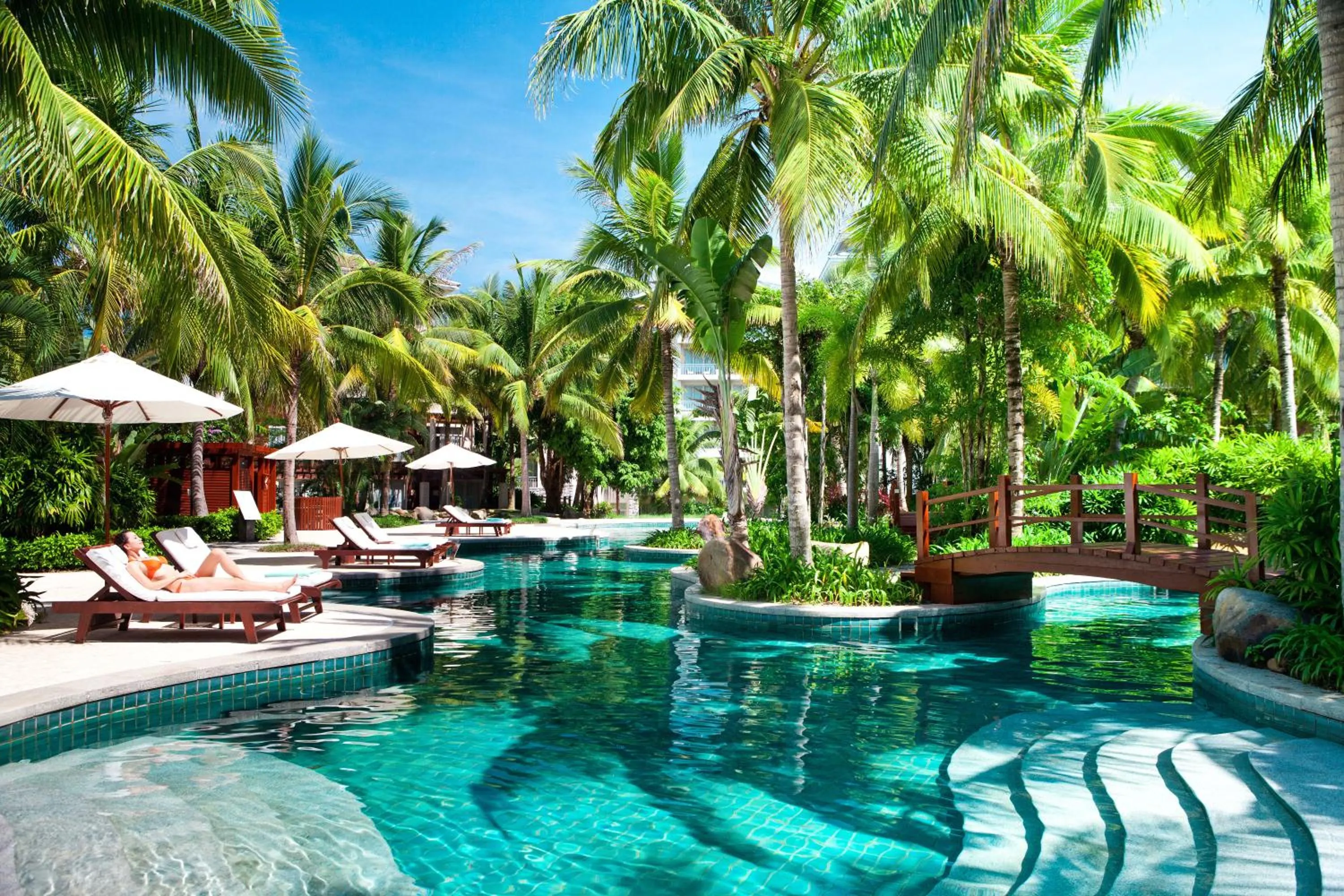 Swimming pool in Grand Mercure Sanya Yalong Bay