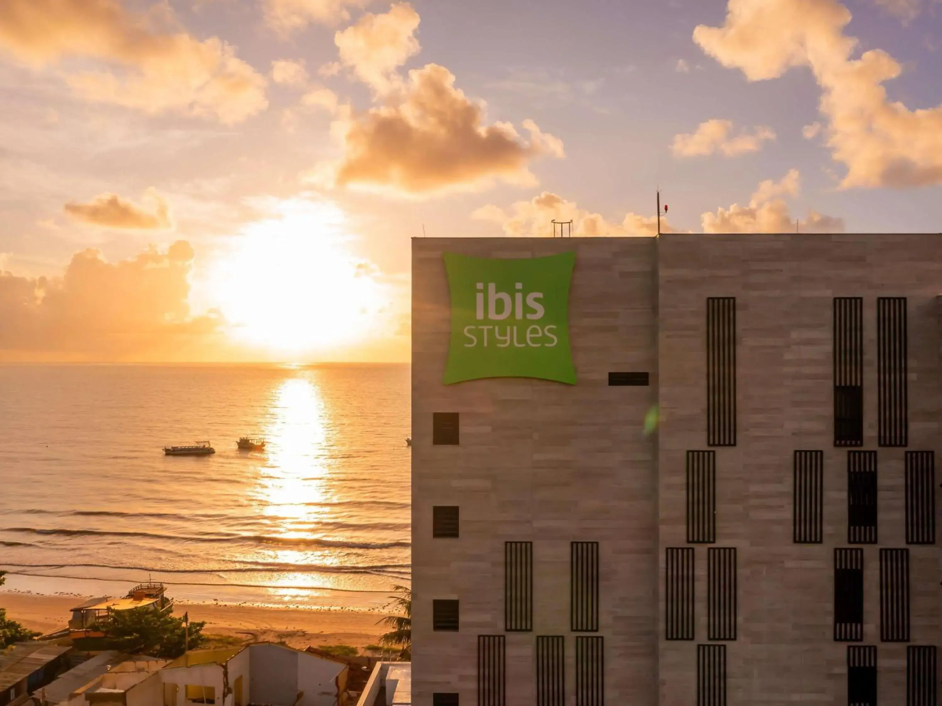 Property building in Ibis Styles Maragogi - O primeiro Ibis Styles pé na areia do Brasil Property building in Ibis Styles Maragogi - O primeiro Ibis Styles pé na areia do Brasil