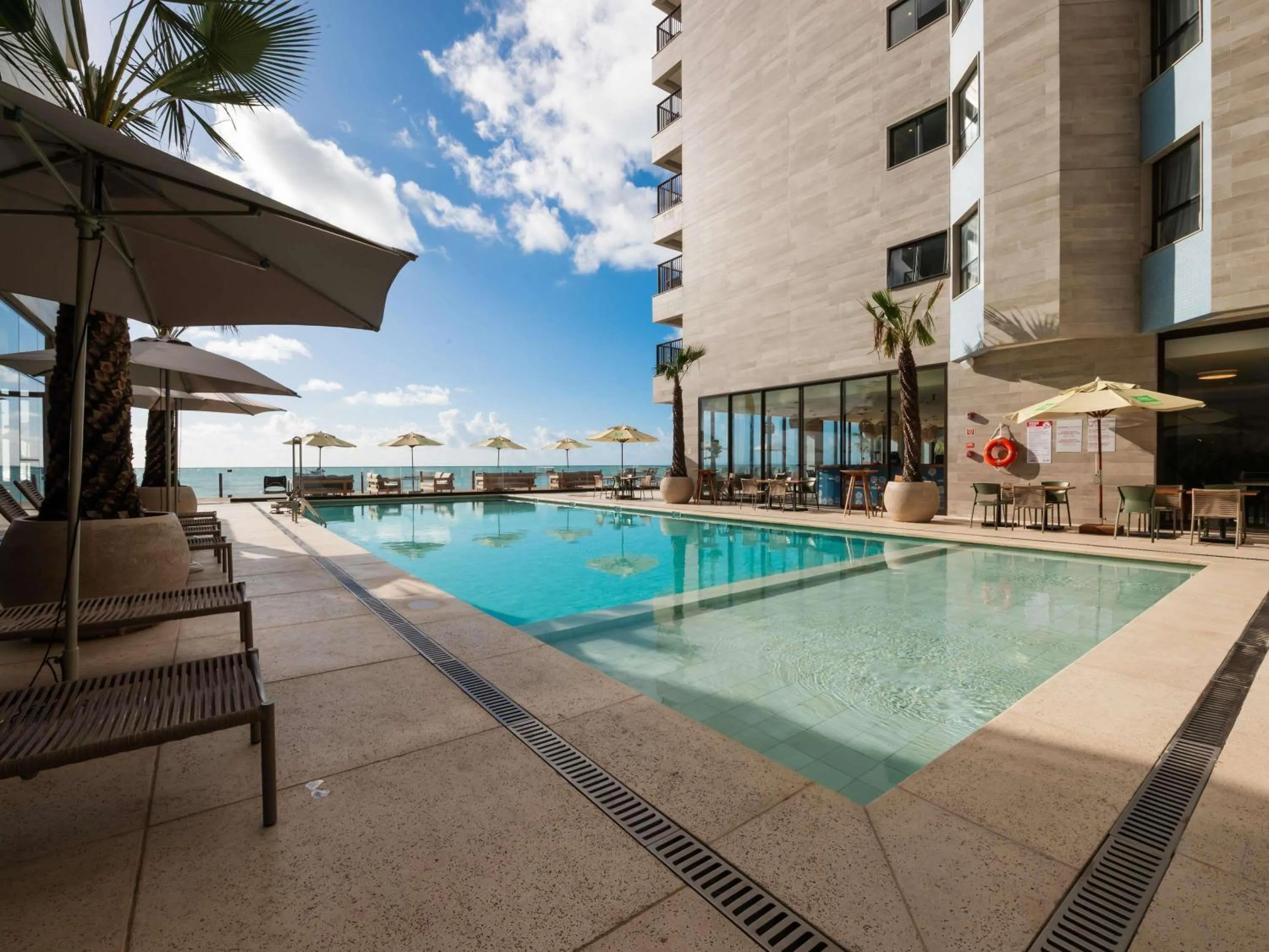 Pool view in Ibis Styles Maragogi - O primeiro Ibis Styles pé na areia do Brasil