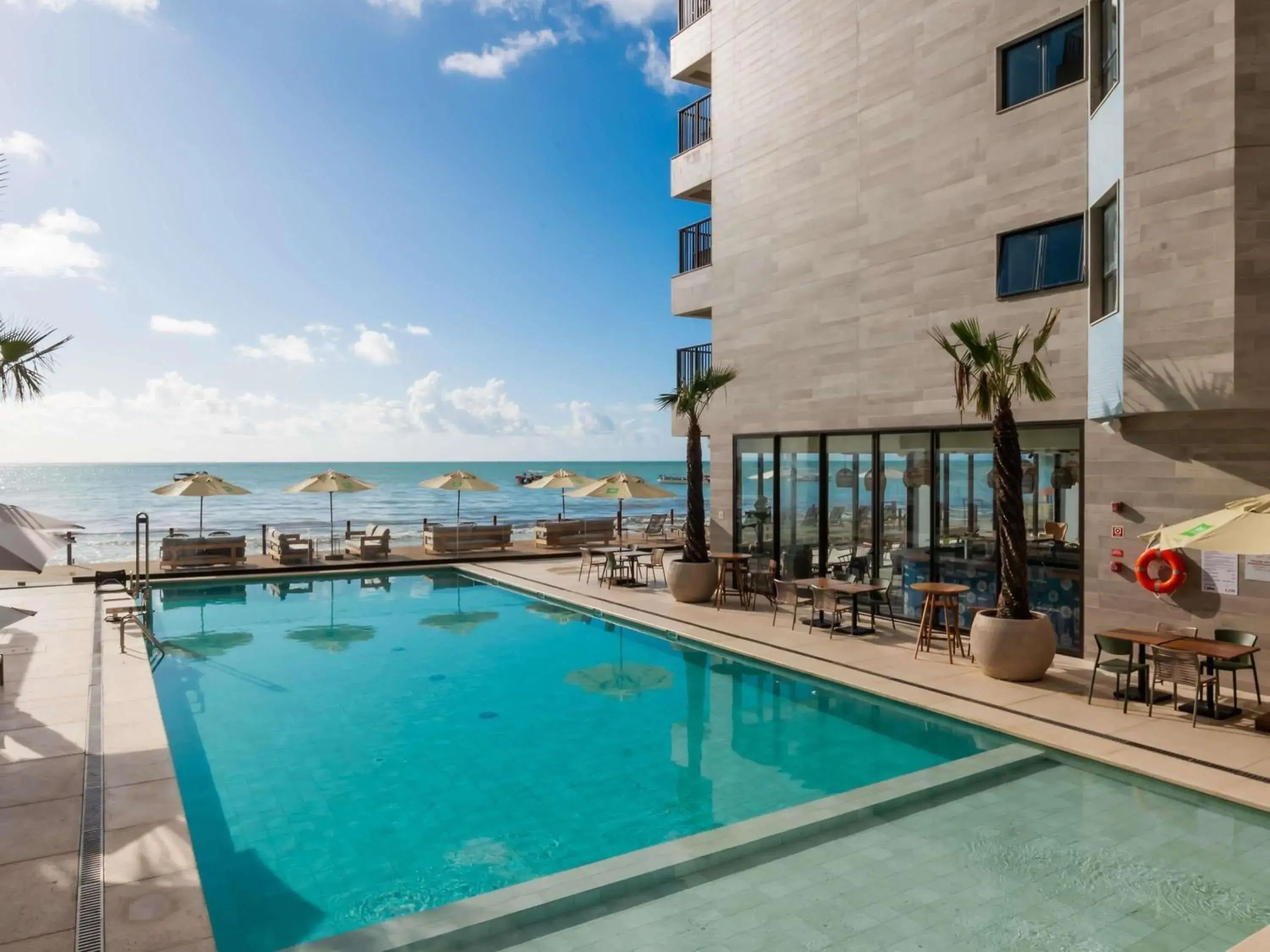 Property building in Ibis Styles Maragogi - O primeiro Ibis Styles pé na areia do Brasil Property building in Ibis Styles Maragogi - O primeiro Ibis Styles pé na areia do Brasil