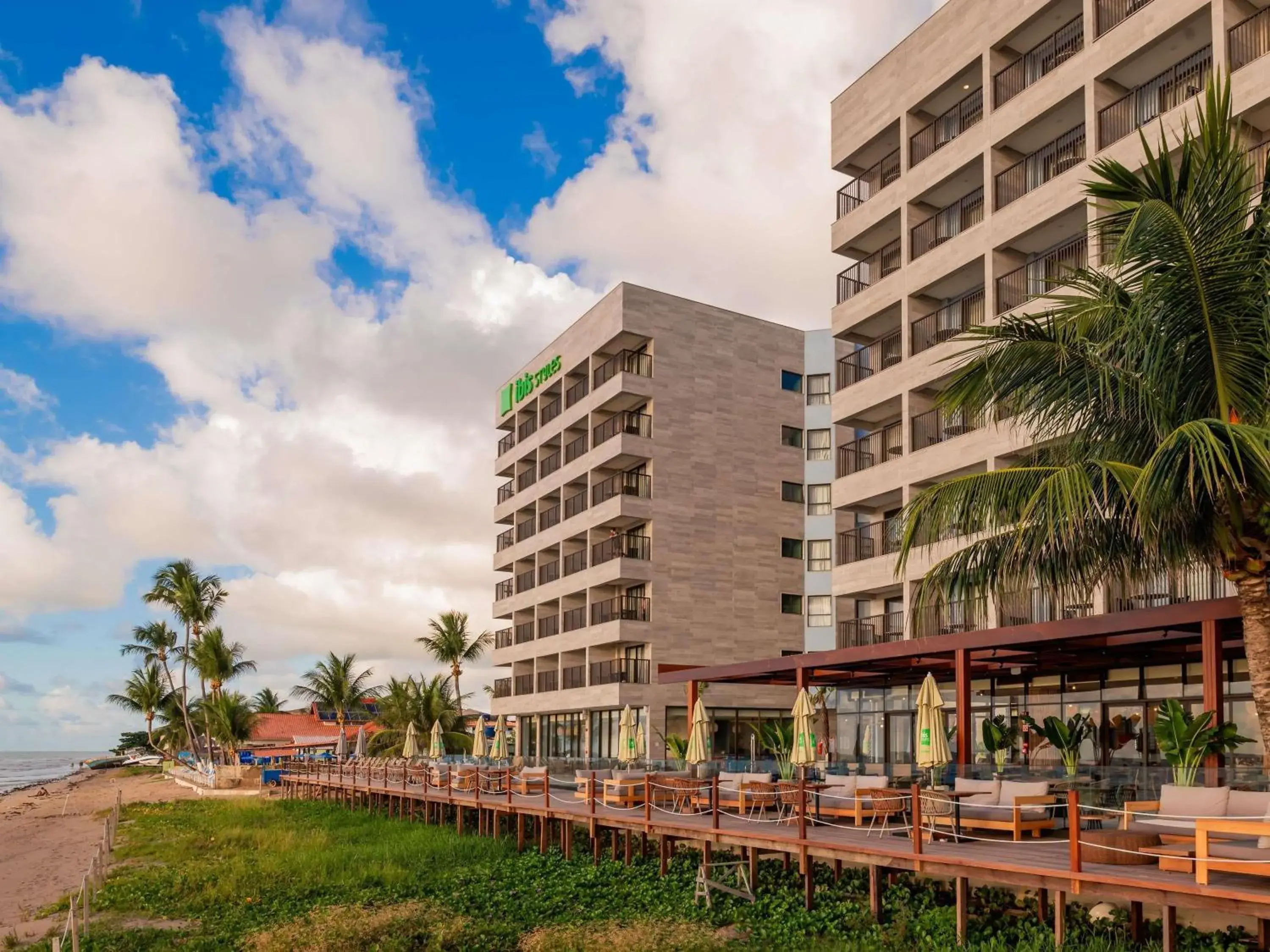 Property building in Ibis Styles Maragogi - O primeiro Ibis Styles pé na areia do Brasil Property building in Ibis Styles Maragogi - O primeiro Ibis Styles pé na areia do Brasil