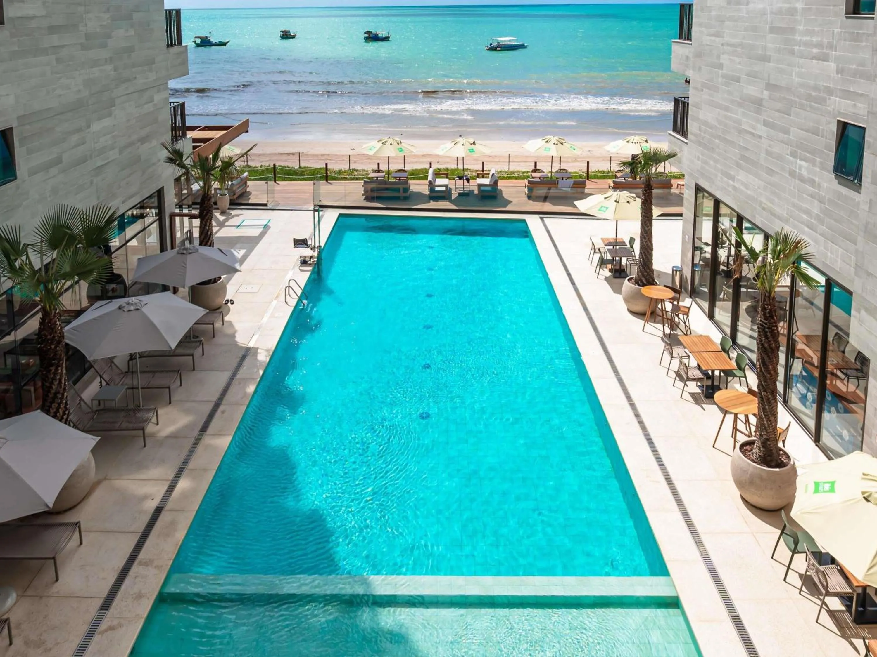 Pool view in Ibis Styles Maragogi - O primeiro Ibis Styles pé na areia do Brasil
