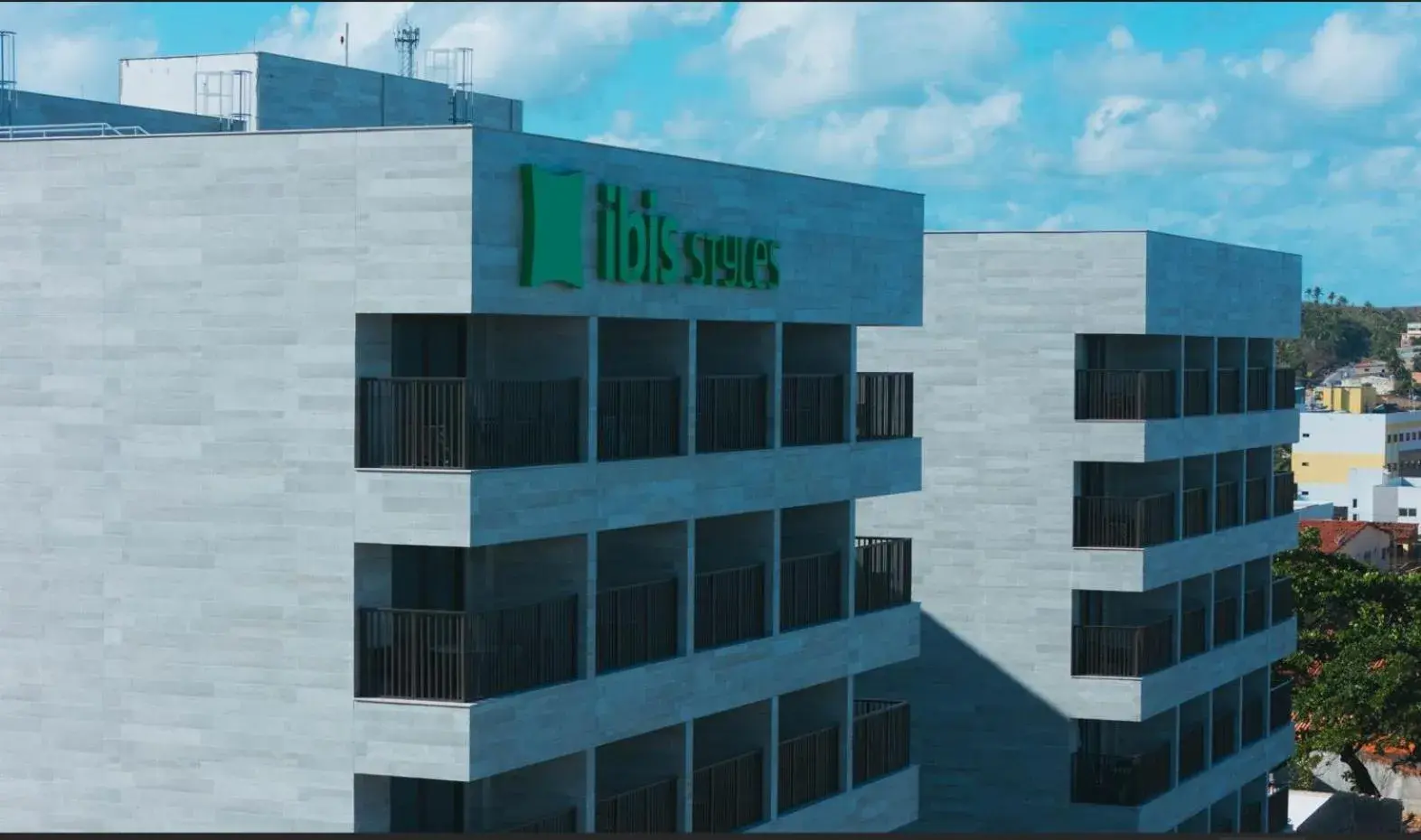 Property building in Ibis Styles Maragogi - O primeiro Ibis Styles pé na areia do Brasil Property building in Ibis Styles Maragogi - O primeiro Ibis Styles pé na areia do Brasil