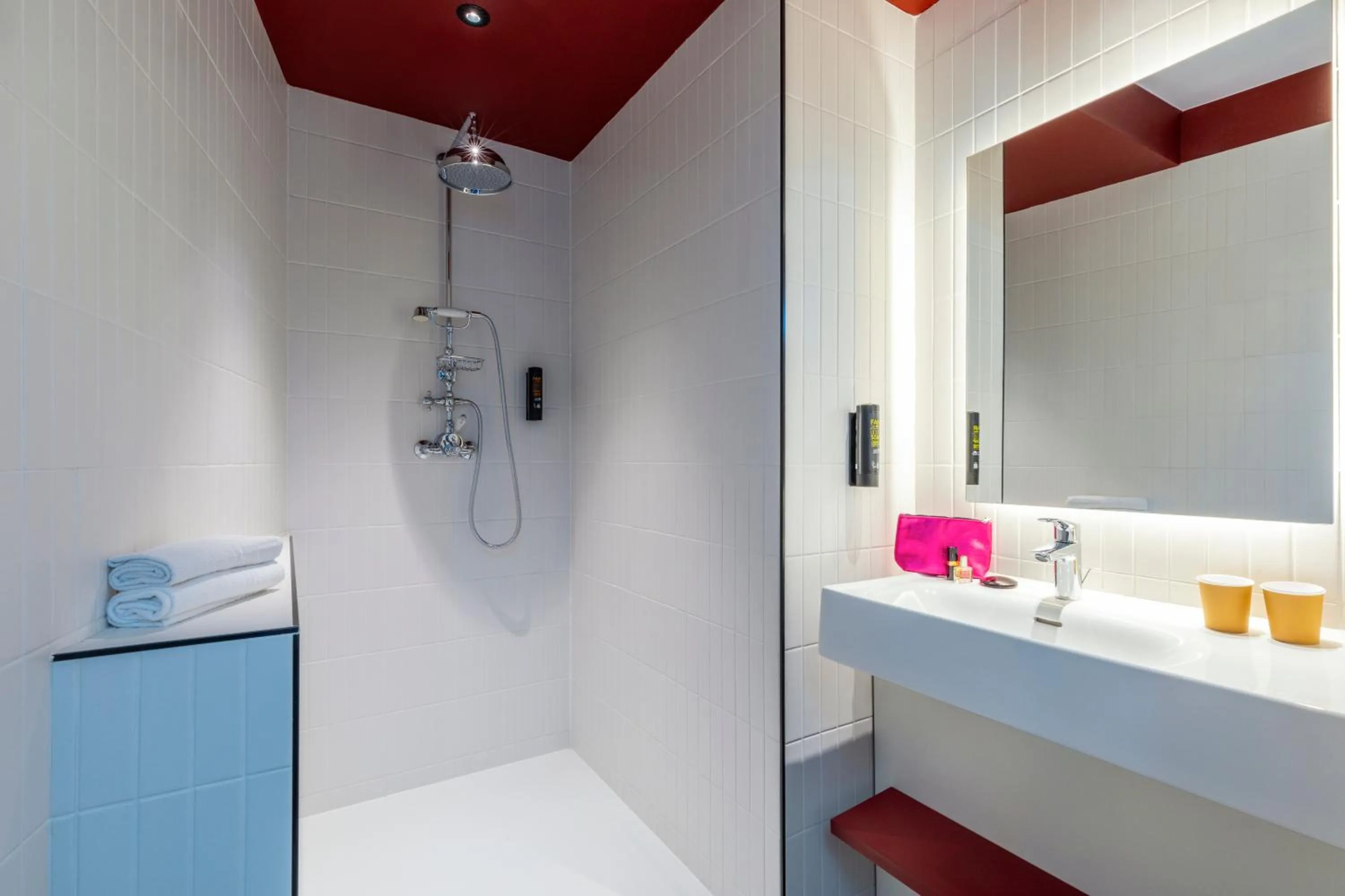 Bathroom in ibis Styles Paris Porte de Pantin Philharmonie