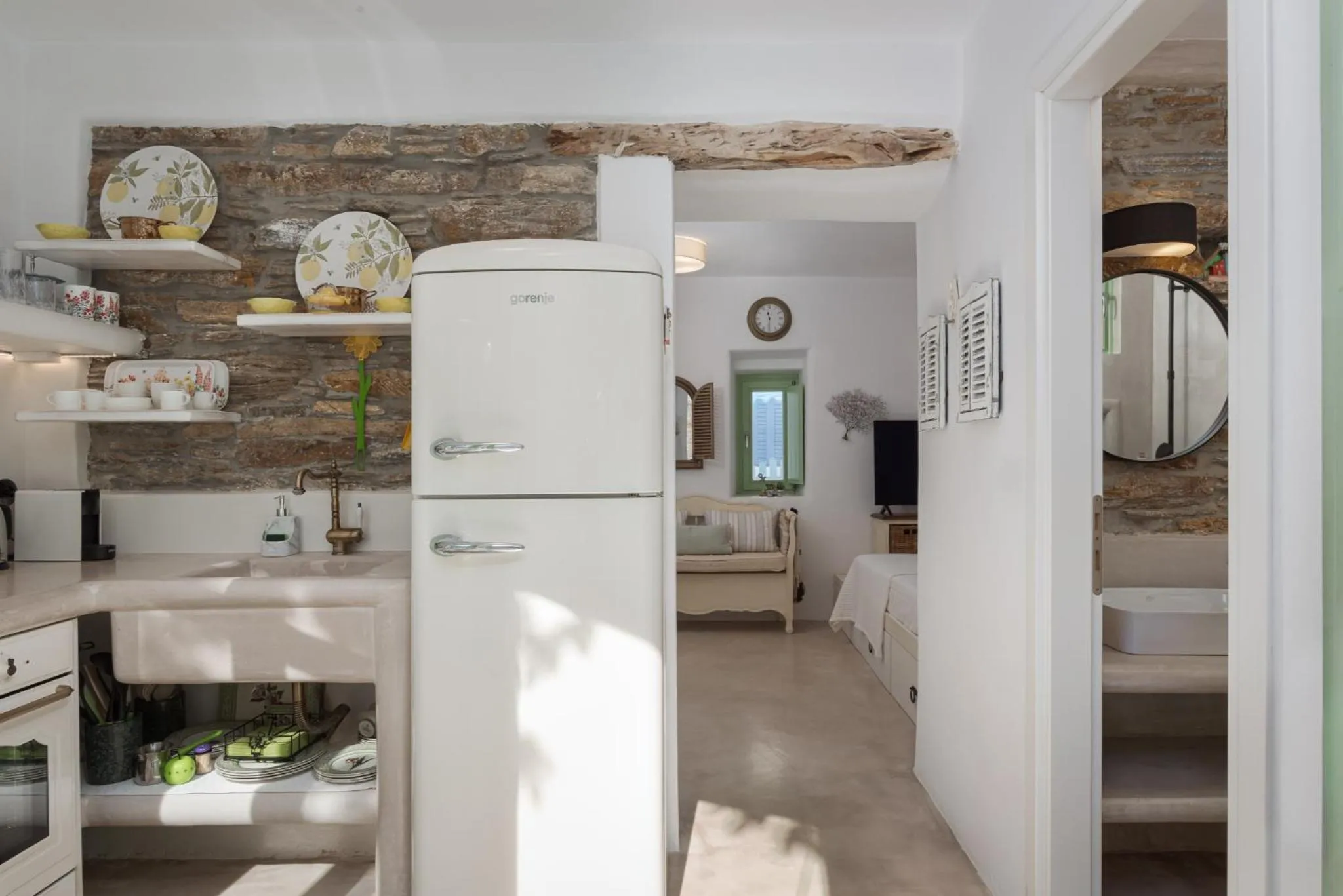 Kitchen or kitchenette in Porto Sereno Andros Suites