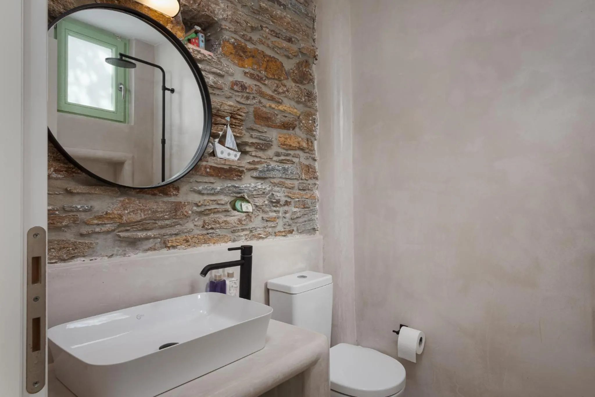 Toilet in Porto Sereno Andros Suites