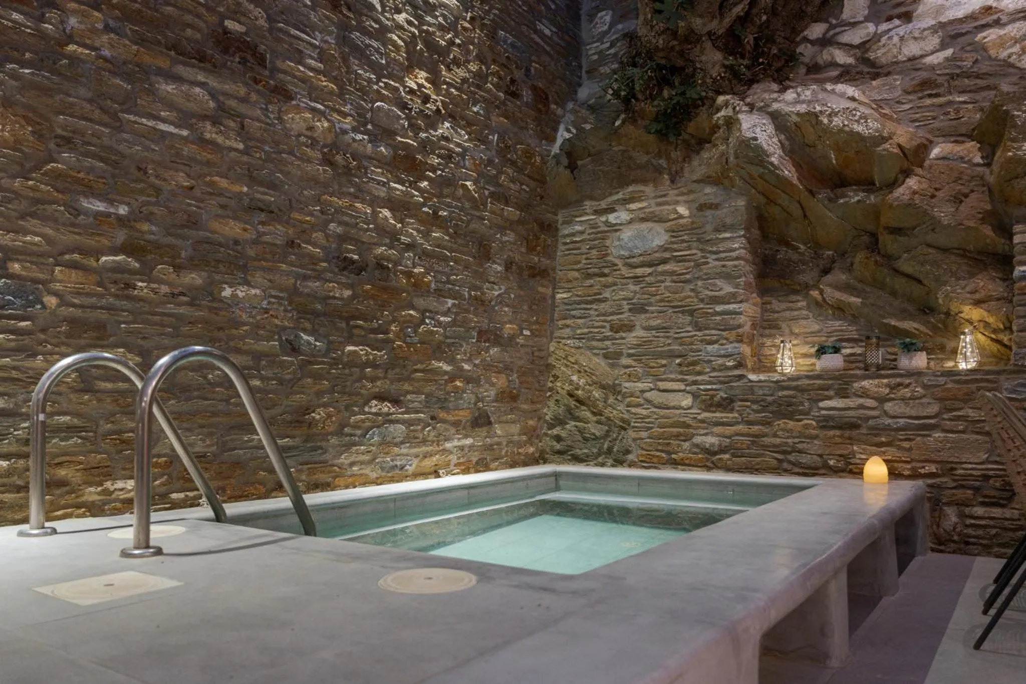 Swimming pool in Porto Sereno Andros Suites
